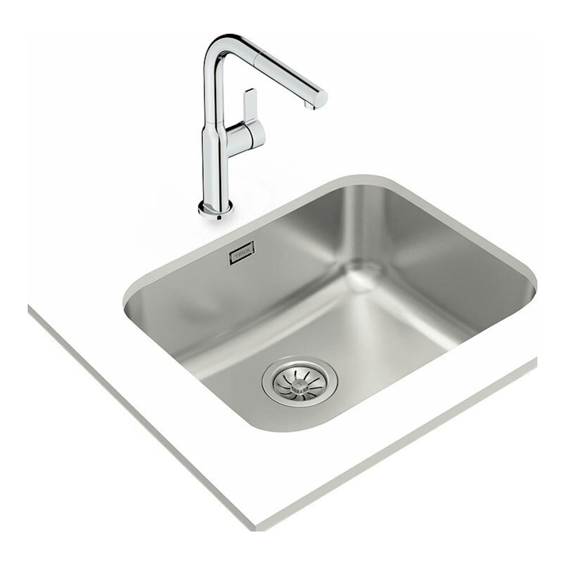 Fregadero Teka BET 50.40 Plus de acero inoxidable, vista superior inclinada con grifo cromado.