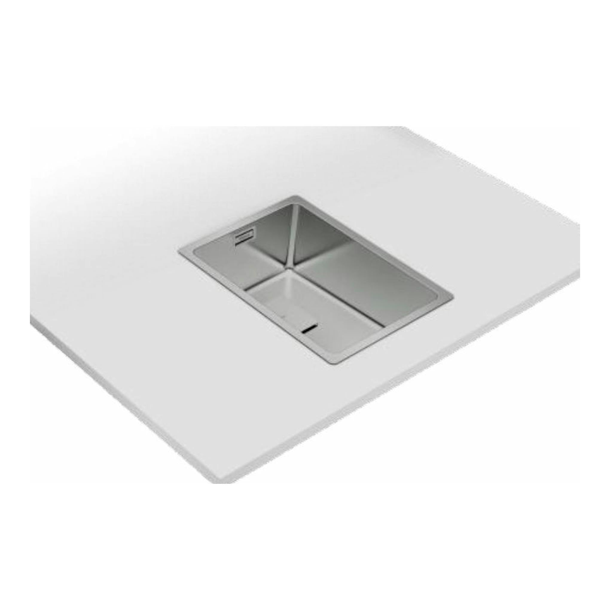 Fregadero Teka FlexLinea RS15 27.40 de acero inoxidable, vista cenital inclinada sobre encimera blanca.