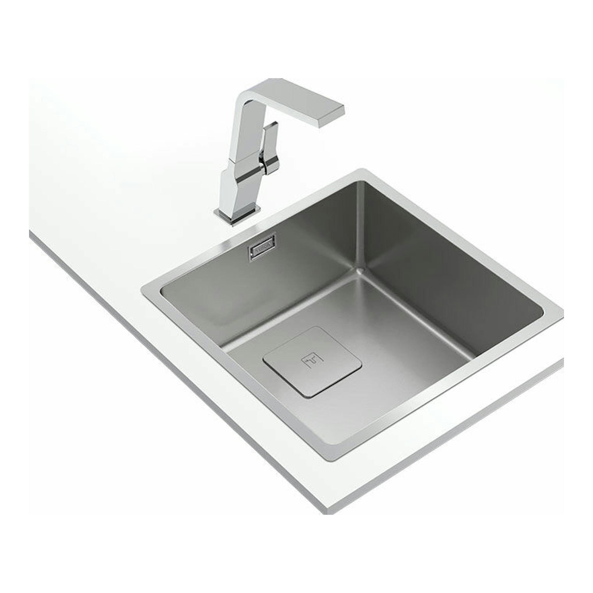 Fregadero Teka FlexLinea RS15 40.40 M-XT PureClean de acero inoxidable, vista superior inclinada, con grifo cromado.