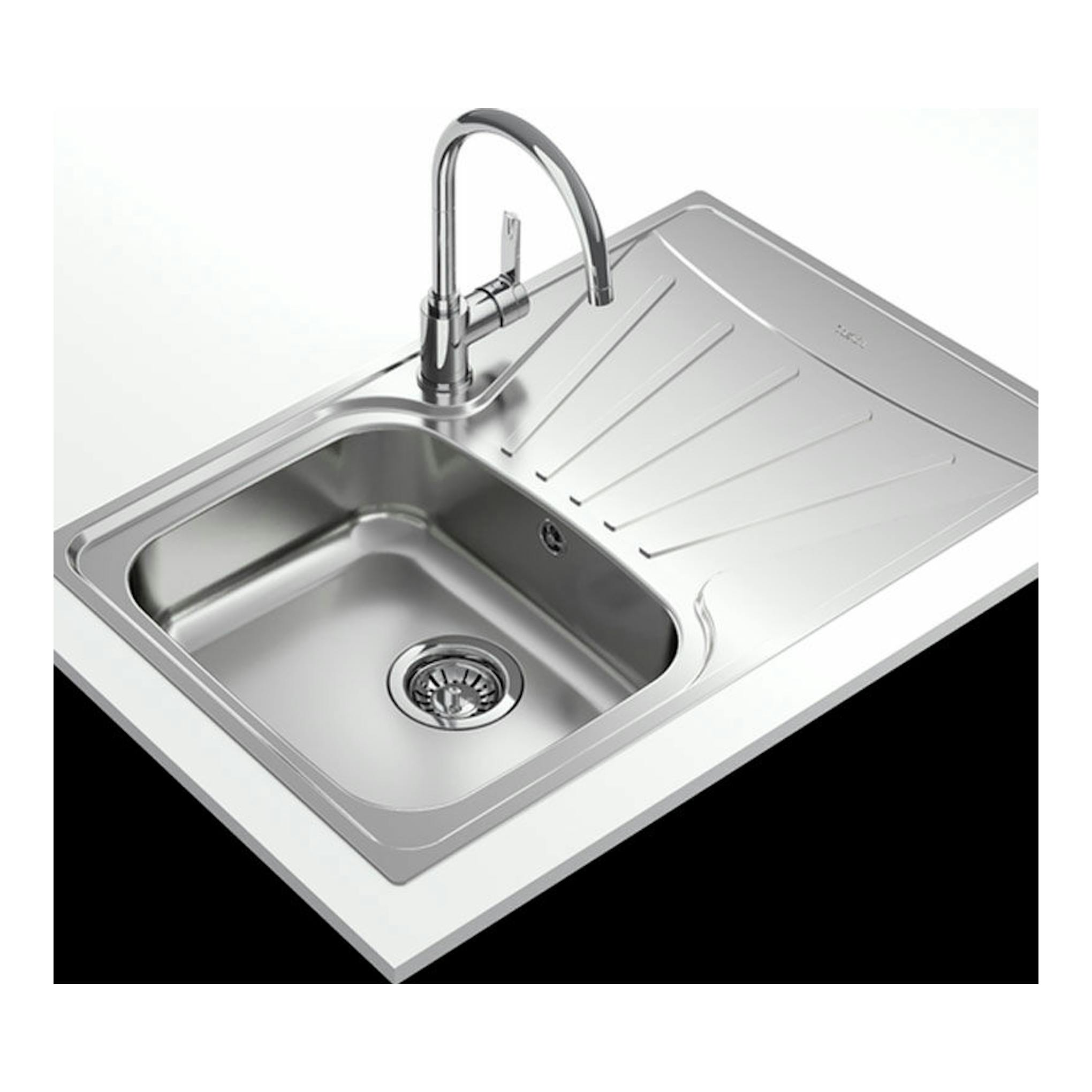 Fregadero Teka Starbright 45 E-XP de acero inoxidable, vista en ángulo, con 1 seno y escurridor, grifo cromado.