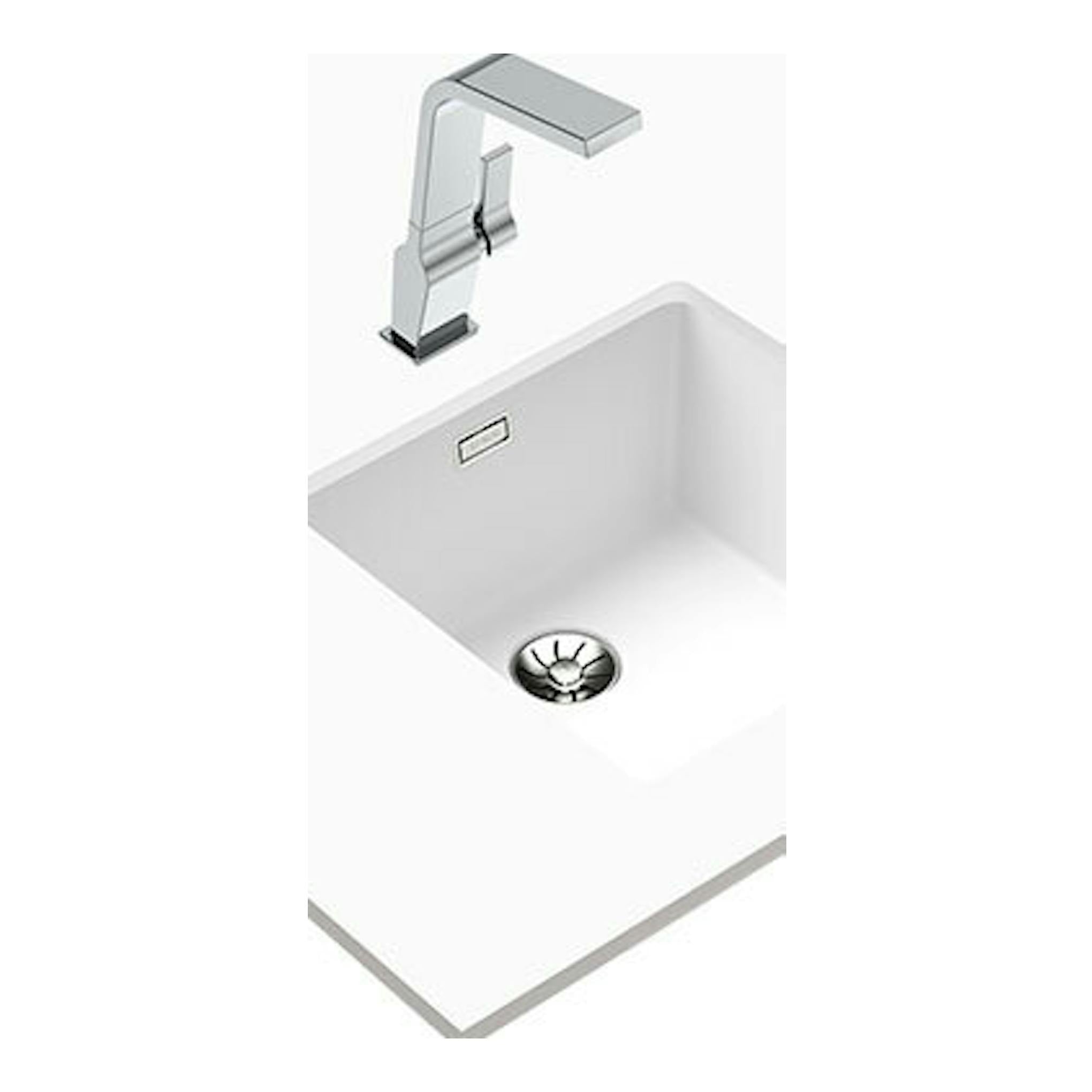 Teka Tegranite RADEA R10 40.40 M-TG blanco, fregadero en perspectiva con grifo cromado sobre encimera blanca