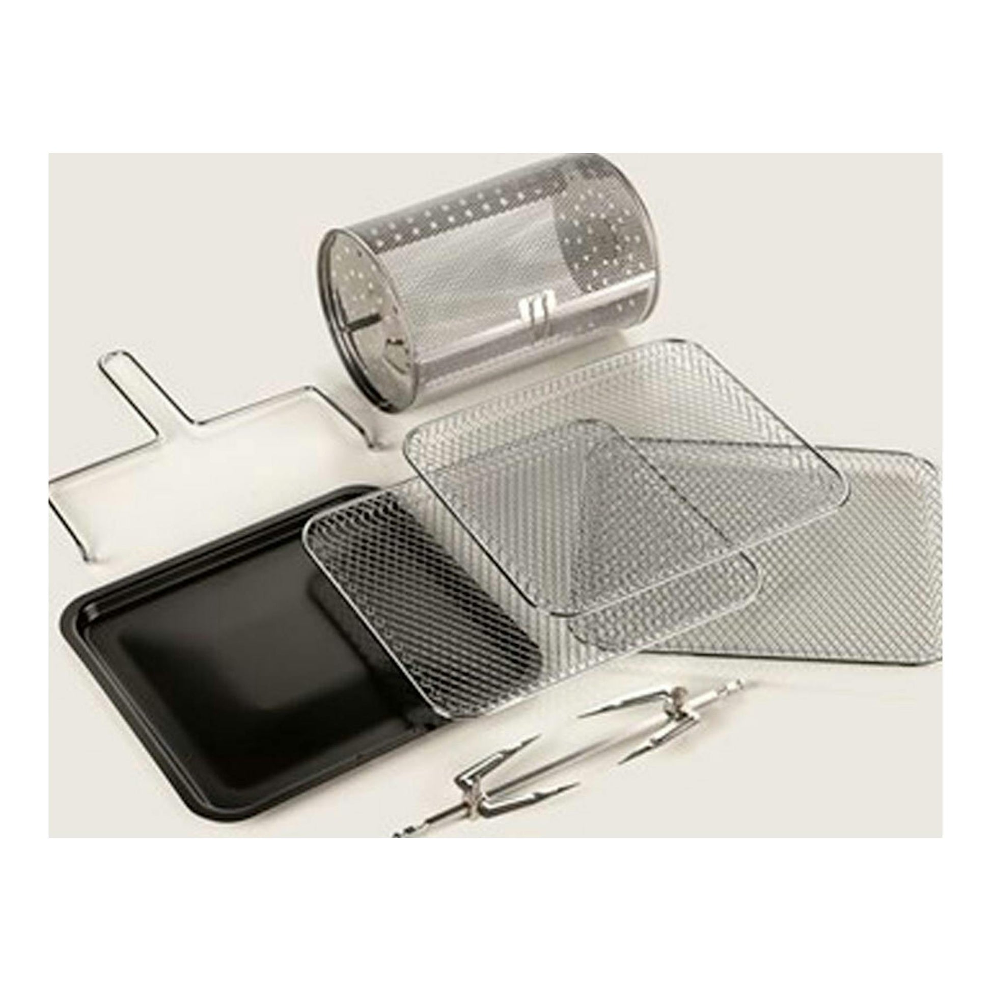 Vista cenital de accesorios Ariete 4619: bandeja negra, cesta metálica, tambor y pinzas sobre fondo blanco.