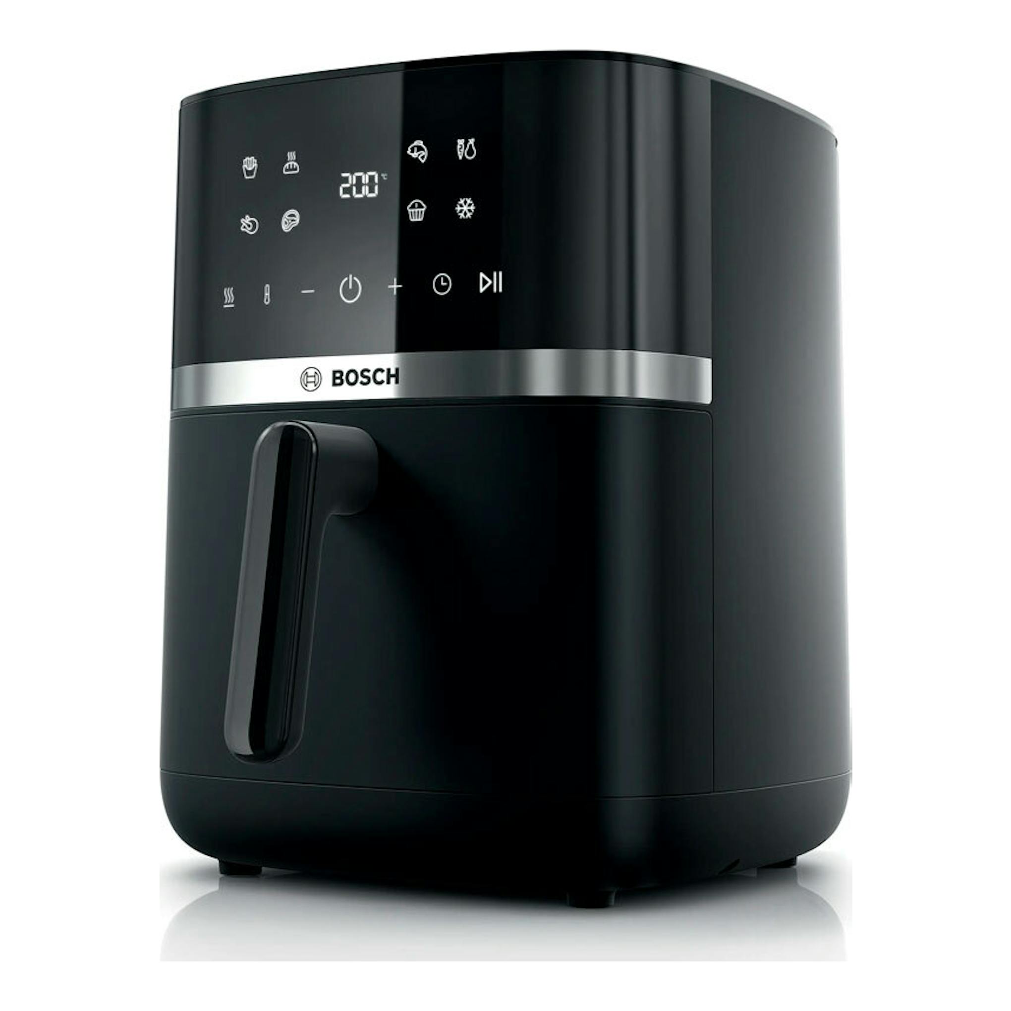 Freidora de aire Bosch MAF462B0 negra, vista frontal en tres cuartos, con panel táctil digital.