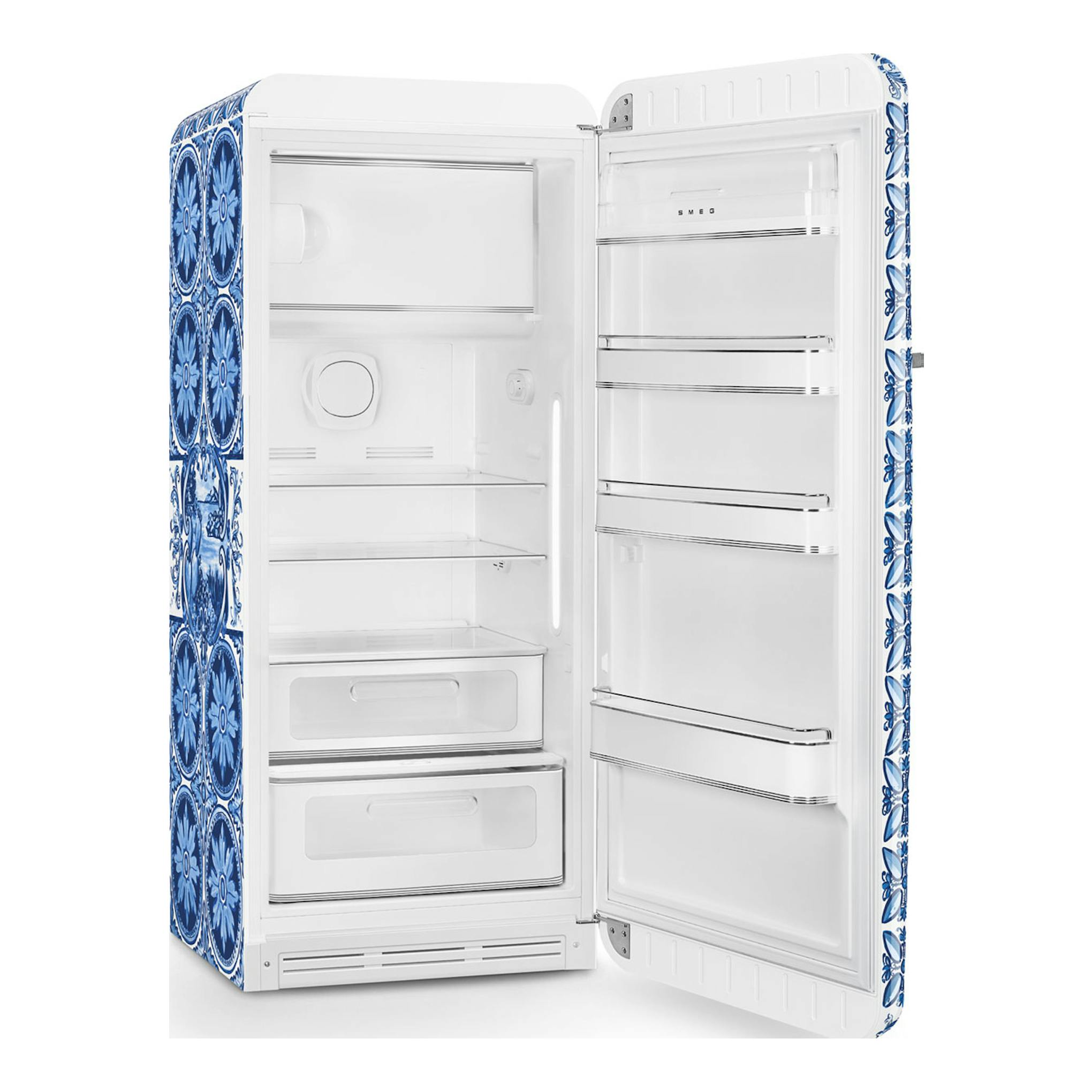 Frigorífico Smeg FAB28RDGME6 abierto, blanco con laterales azules estampados, vista frontal.