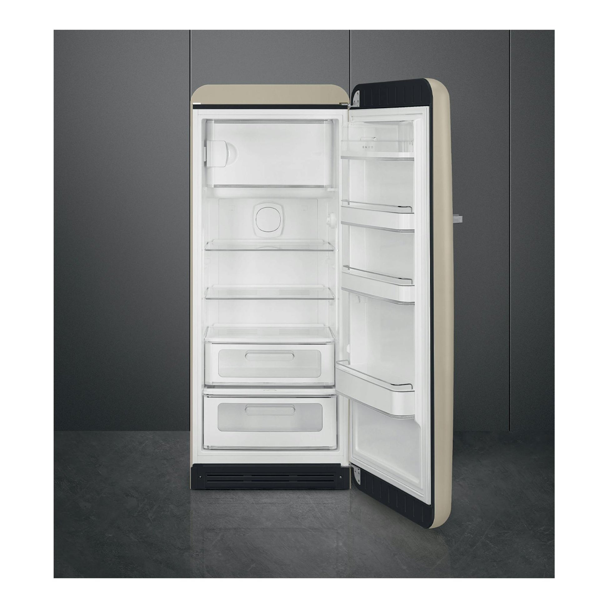 Frigorífico Smeg FAB28RMLM6 Moonlight beige, vista frontal con puerta abierta e interior blanco.