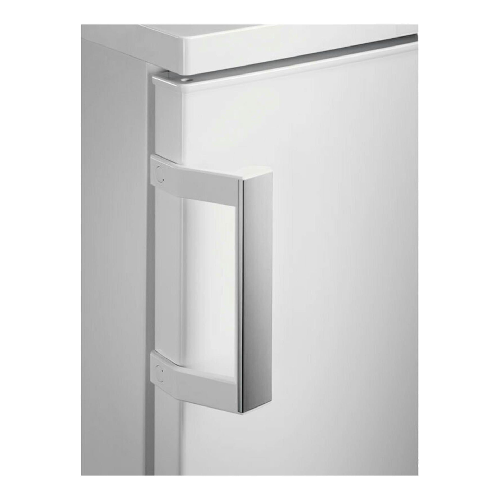 Frigorífico AEG RTB411E1AW blanco, vista frontal en detalle del tirador de la puerta.