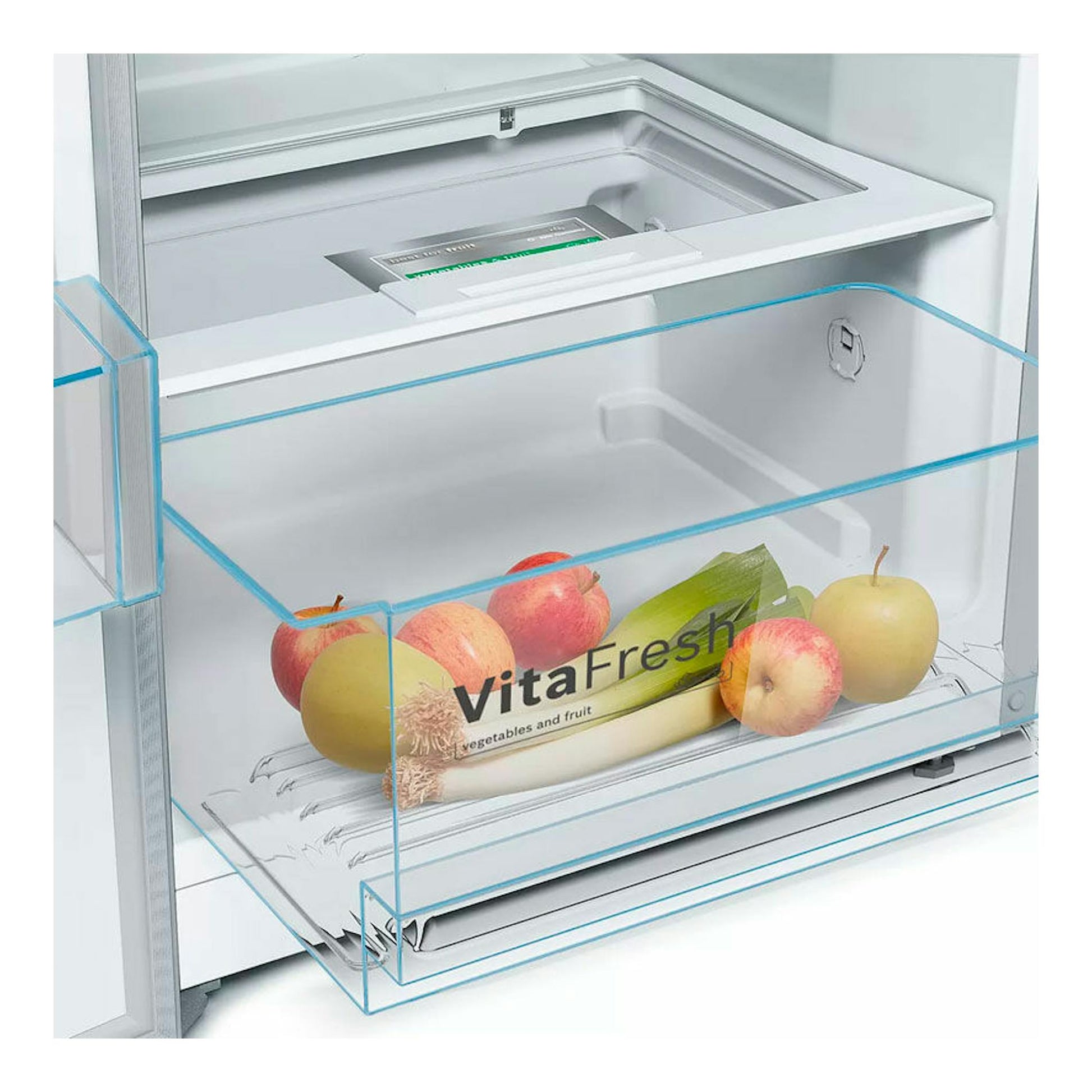Interior de frigorífico Bosch KSV33VLEP inox, vista frontal, con cajón VitaFresh y fruta.