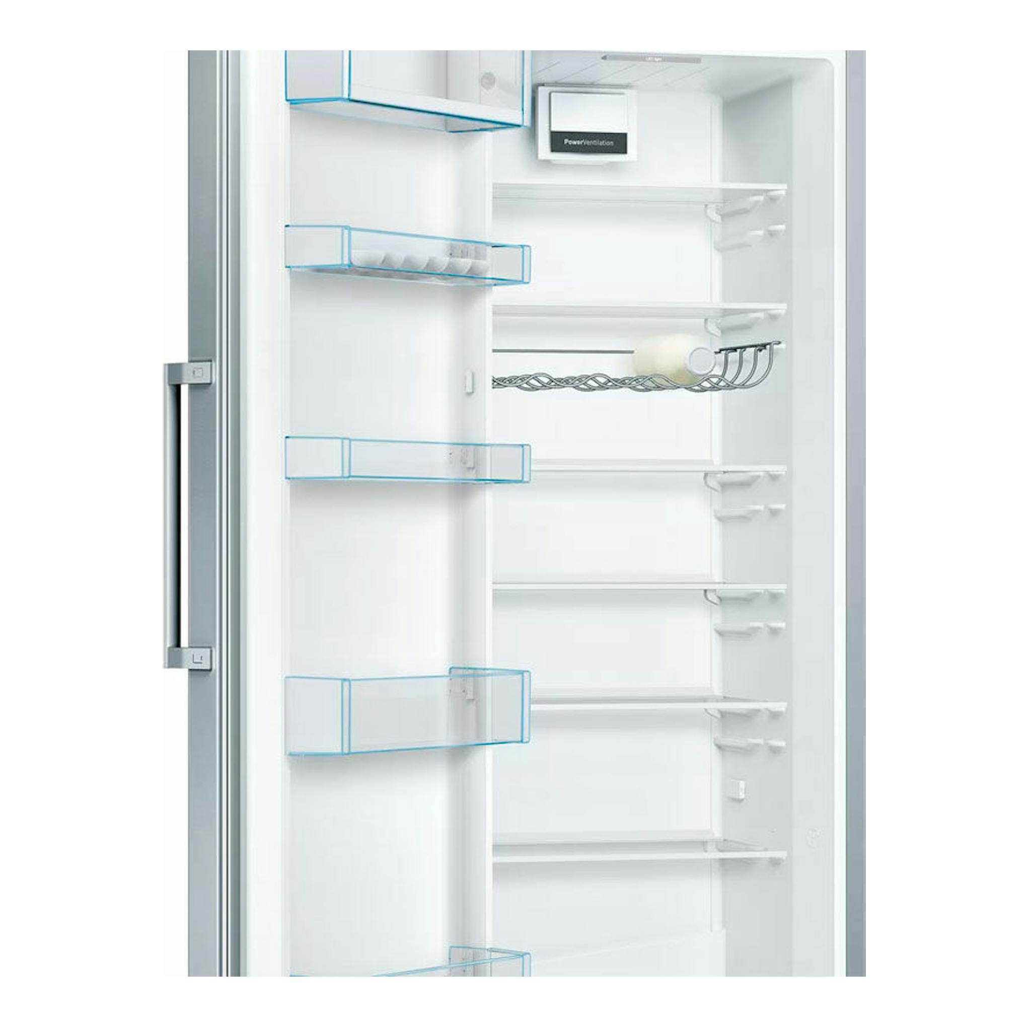 Frigorífico Bosch KSV33VLEP Inox, puerta abierta, vista frontal del interior blanco con baldas y cajones.