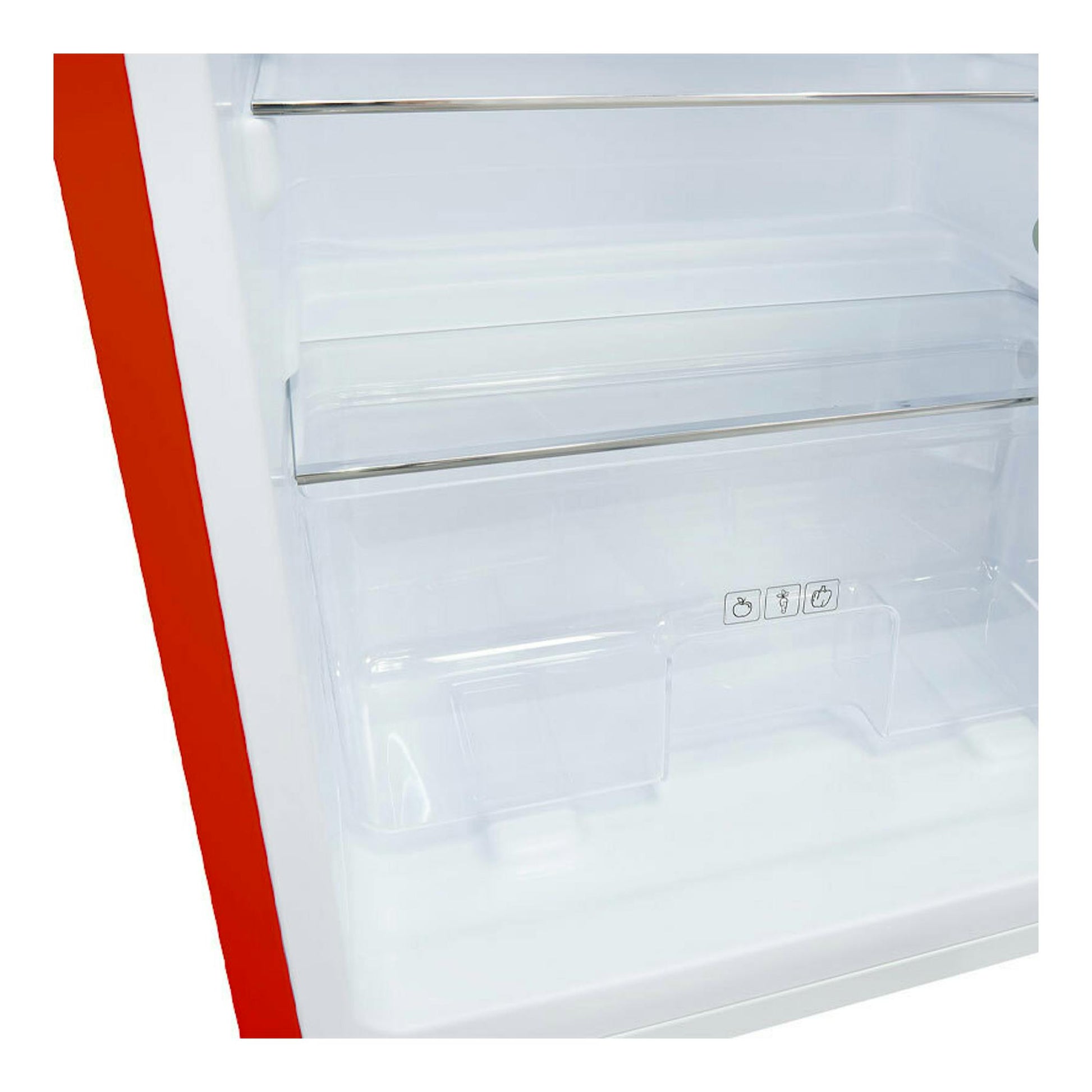 Frigorífico Exquisit RKS325-V-H-160E rojo, vista interior en primer plano con baldas transparentes y borde lateral rojo.