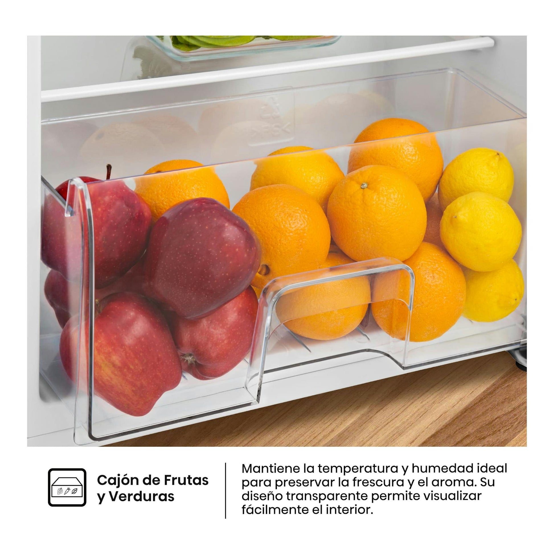 Frigorífico Hisense RR220D4BWE, cajón transparente con manzanas, naranjas y limones, vista frontal.