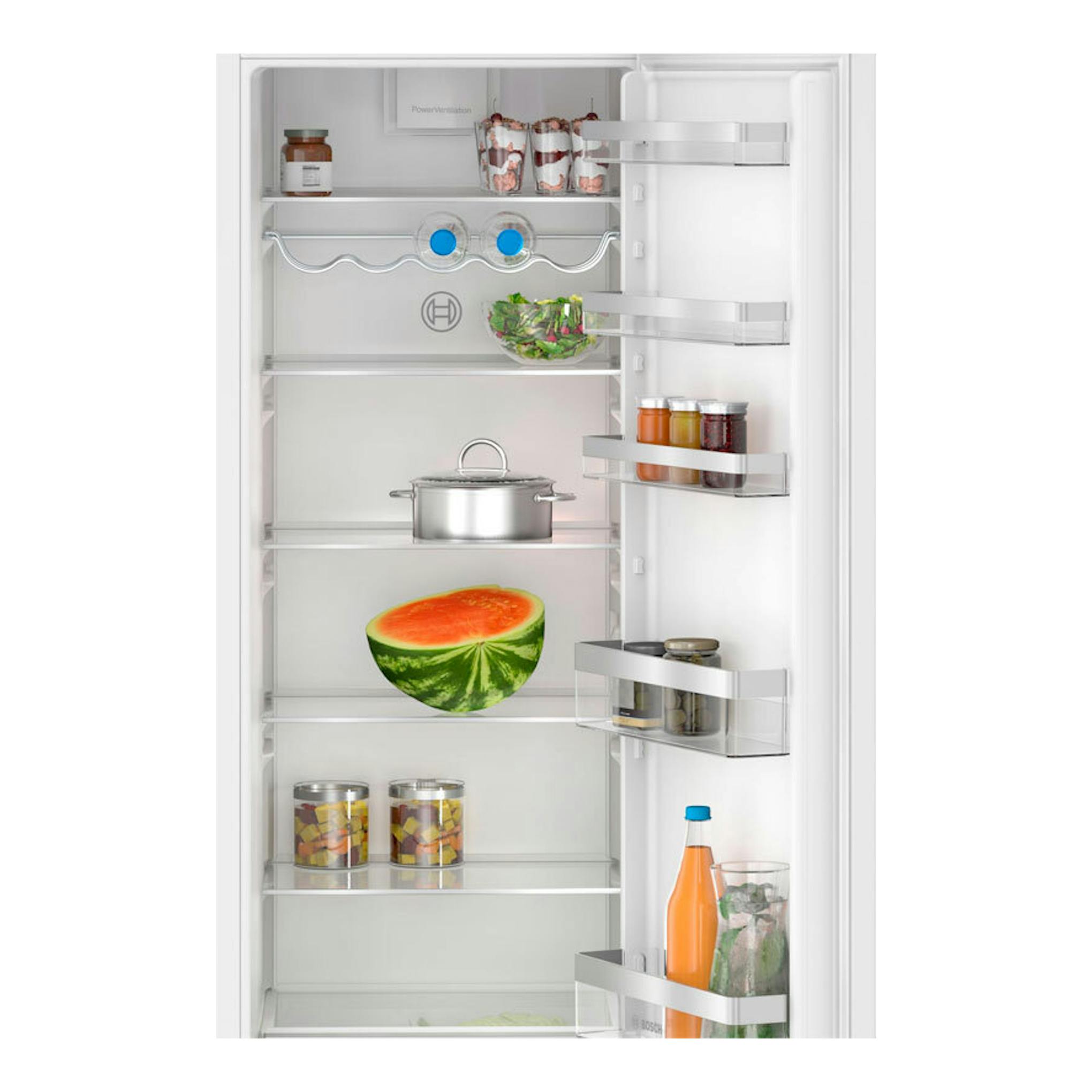 Frigorífico integrable Bosch KIR81VFE0, vista frontal interior, puerta blanca abierta y estantes con alimentos.