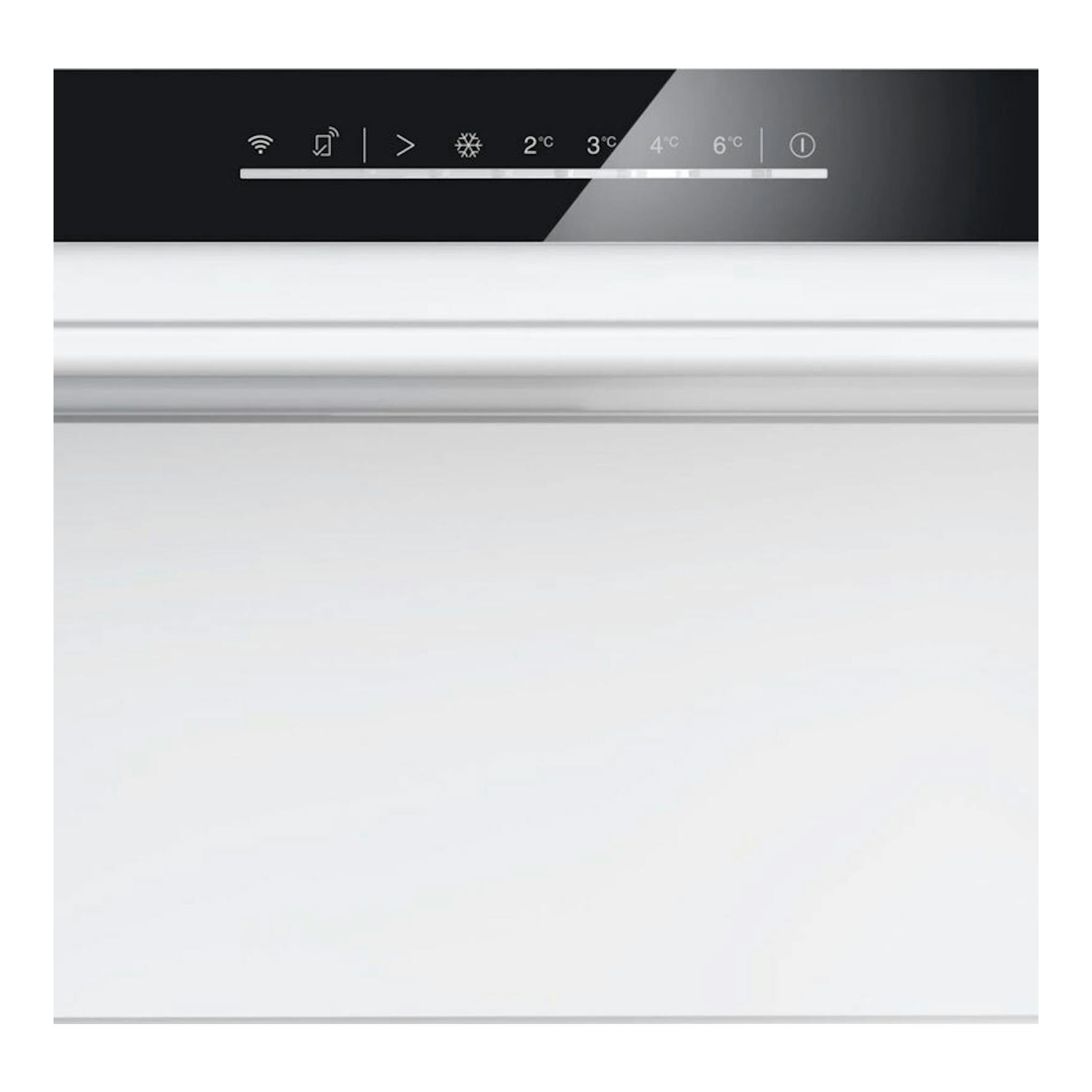 Frigorífico integrable Bosch KUL22VFD0, vista frontal de puerta blanca y panel superior negro con controles táctiles.