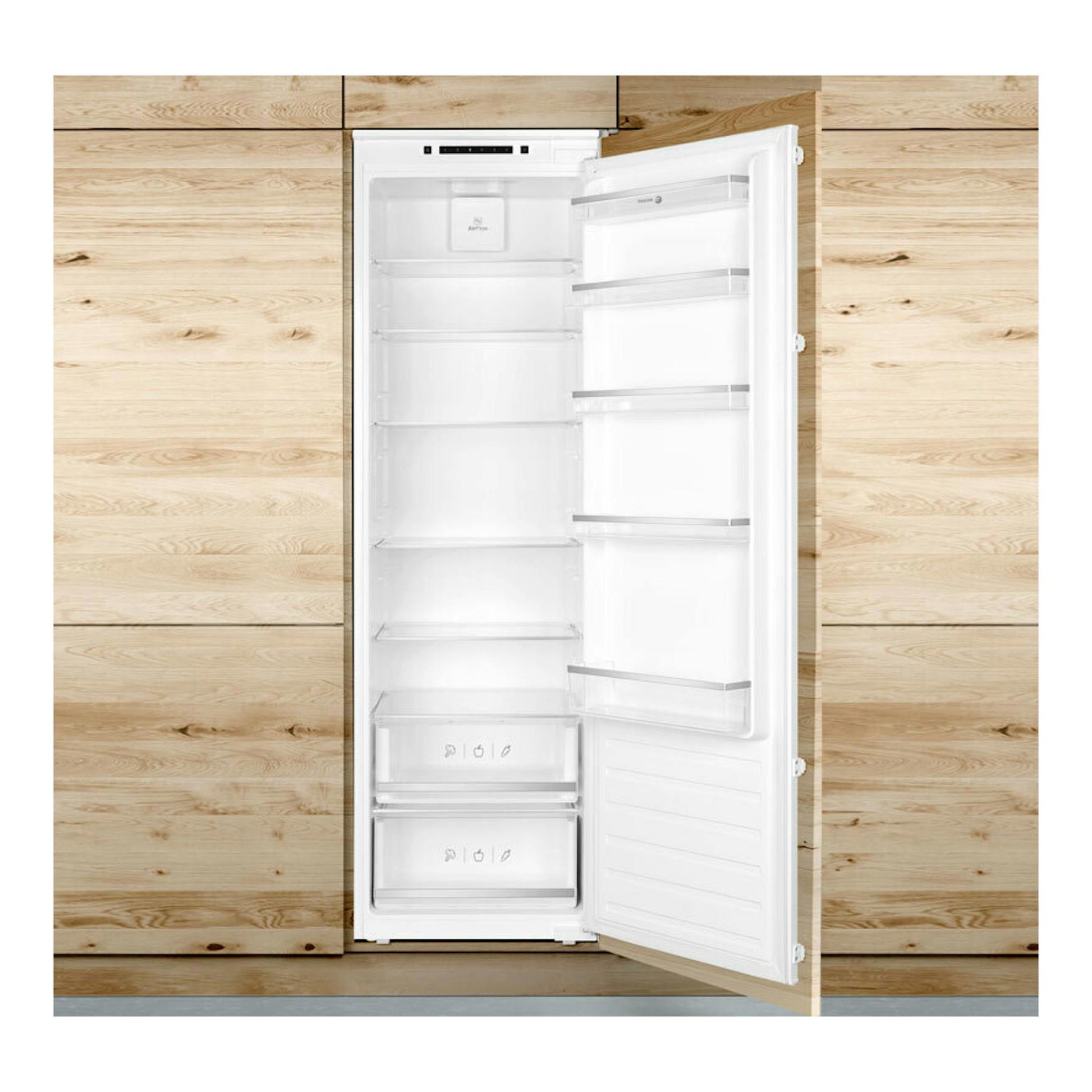 Frigorífico integrable Fagor 3FIB1725 blanco, de frente y con la puerta abierta, encastrado en mueble de madera.