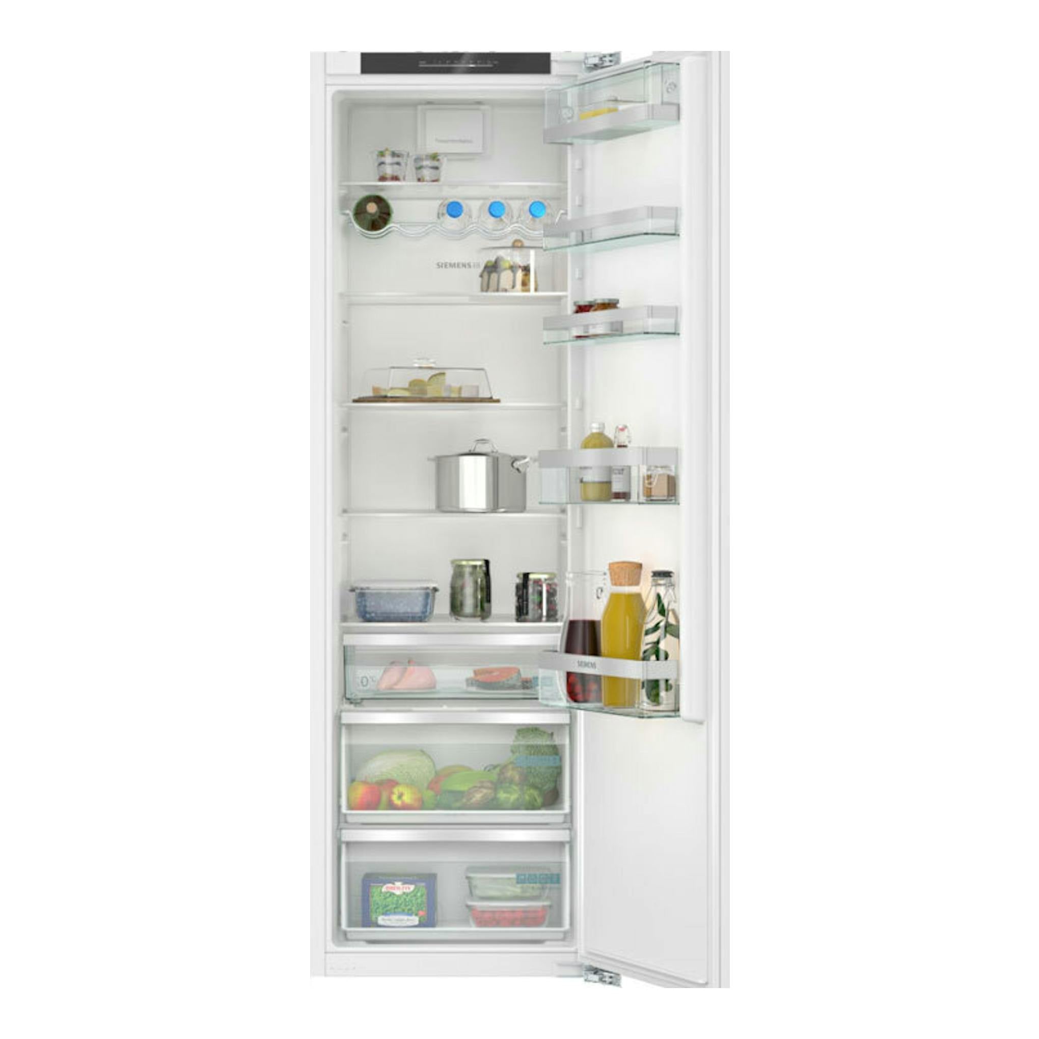 Frigorífico integrable Siemens KI81RADD0 blanco, abierto de frente con estantes y cajones visibles.