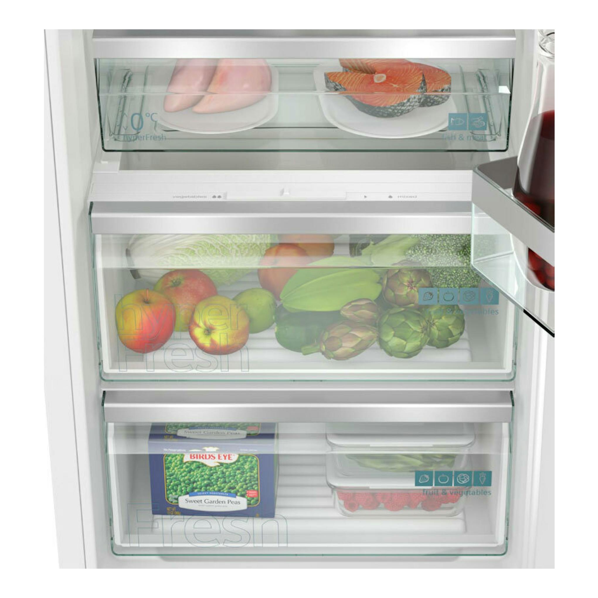 Frigorífico integrable Siemens KI81RADD0 abierto, vista frontal del interior con cajones y alimentos.