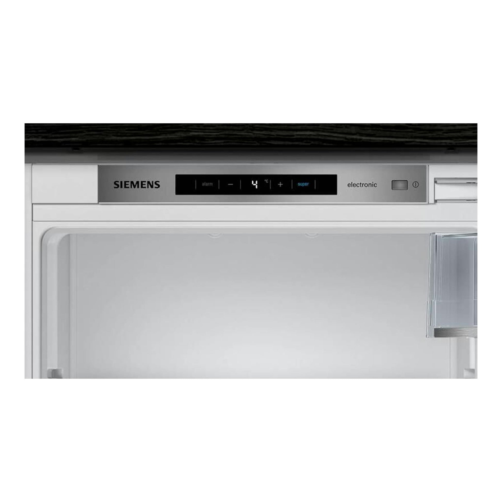 Frigorífico Siemens KI51RADF0 blanco, vista frontal del interior superior con panel y display digital.