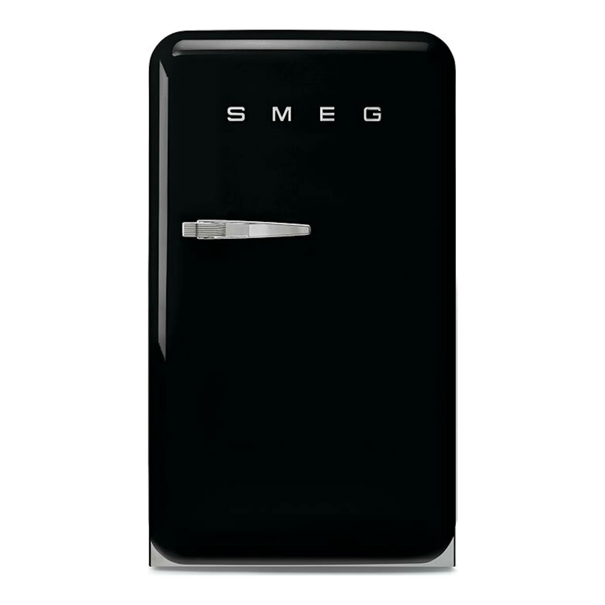 Frigorífico Smeg FAB10RBL6 negro, vista frontal, con logo Smeg y tirador cromado.