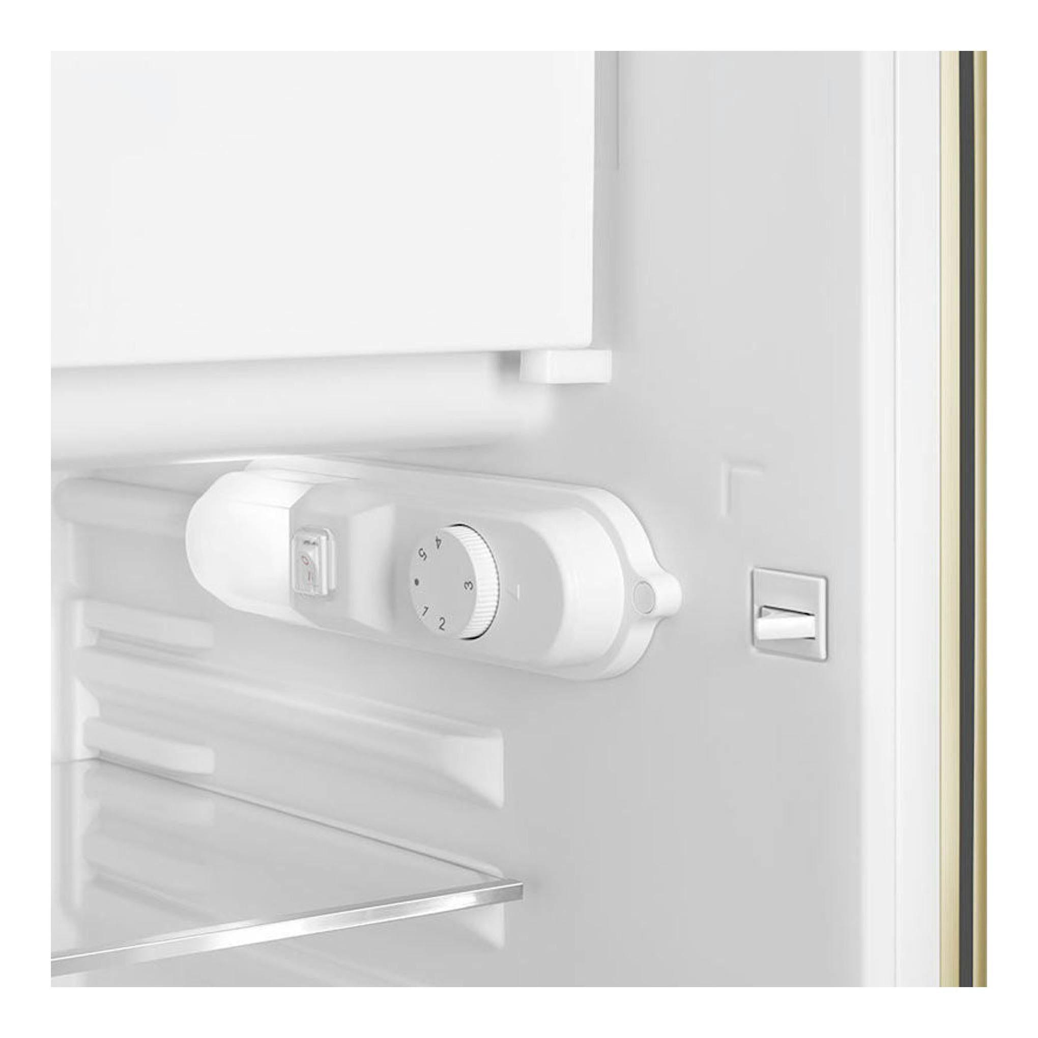 Interior de frigorífico Smeg FAB10RCR5, blanco, con termostato y balda de cristal.