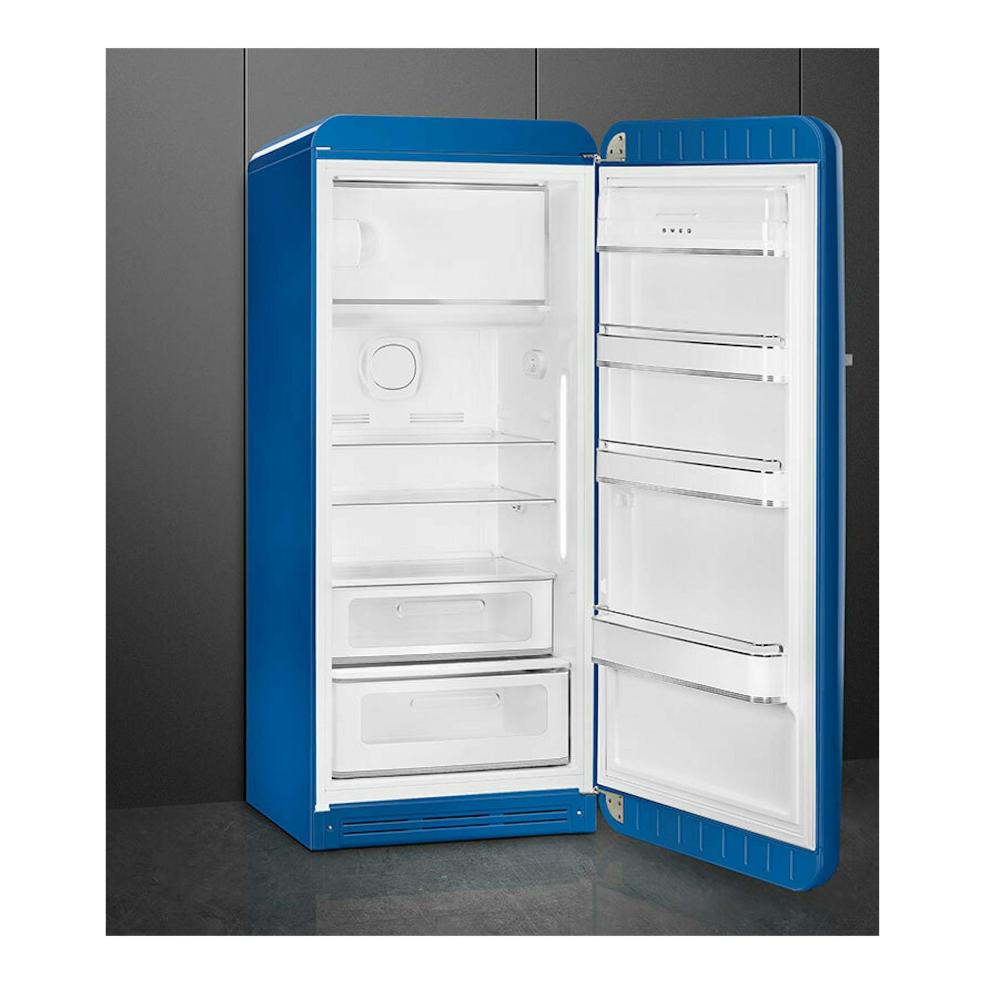 Frigorífico Smeg FAB28RBE6 azul, visto de frente con la puerta abierta y el interior blanco visible.