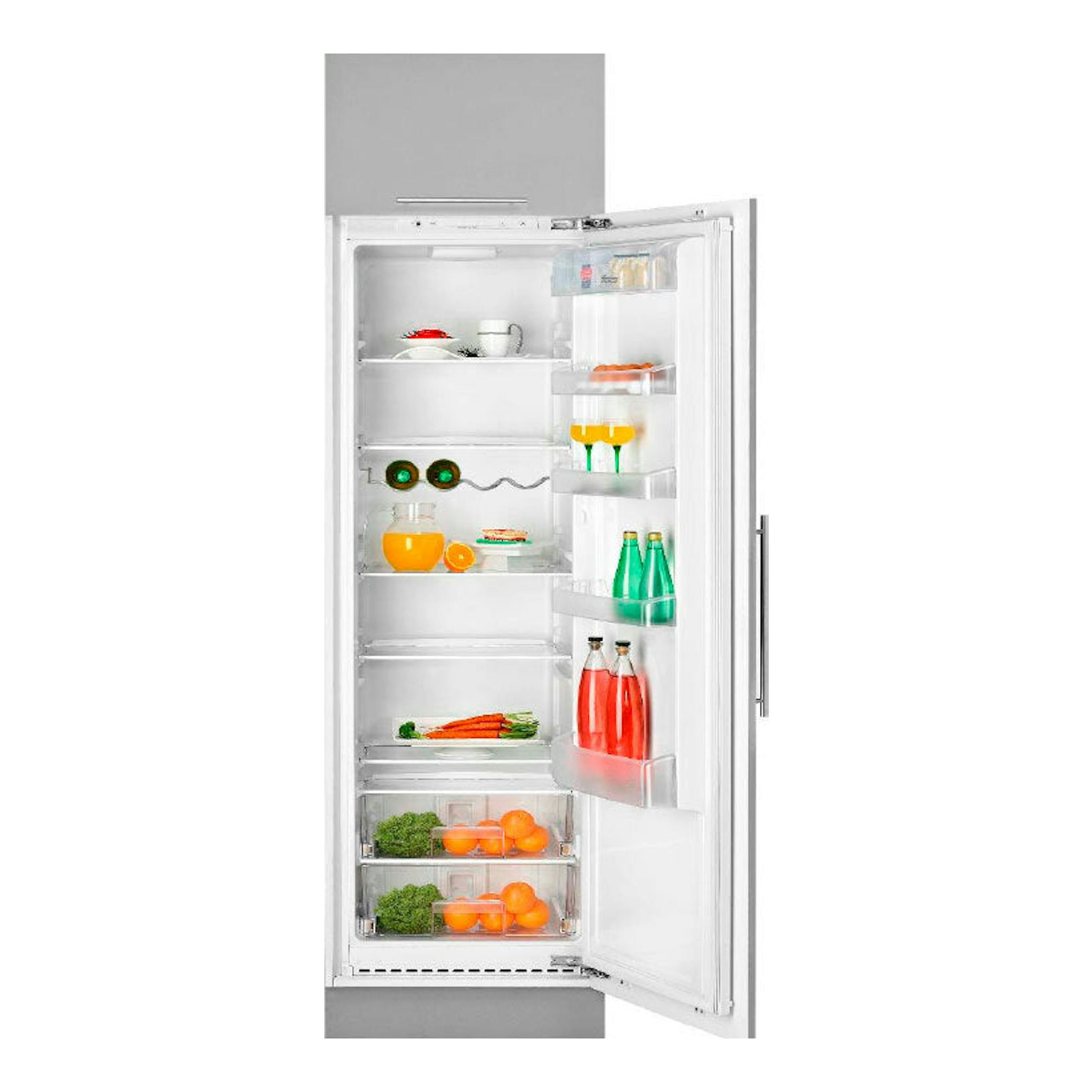 Frigorífico Teka RSL73350FI de una puerta, blanco, vista frontal con la puerta abierta y estantes visibles.