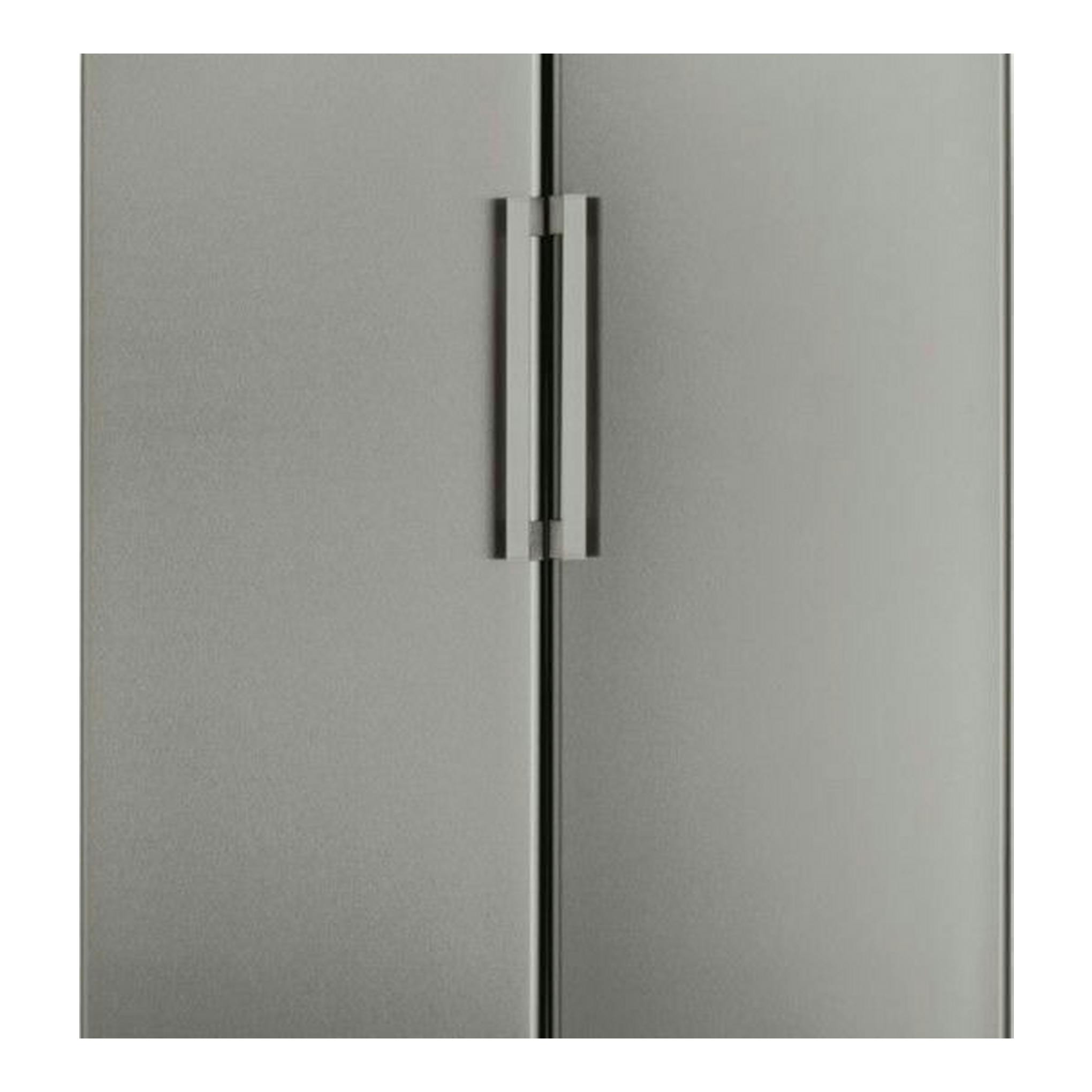 Frigorífico Whirlpool SW8AM2YXR2 inox, vista frontal de una puerta con tirador central.