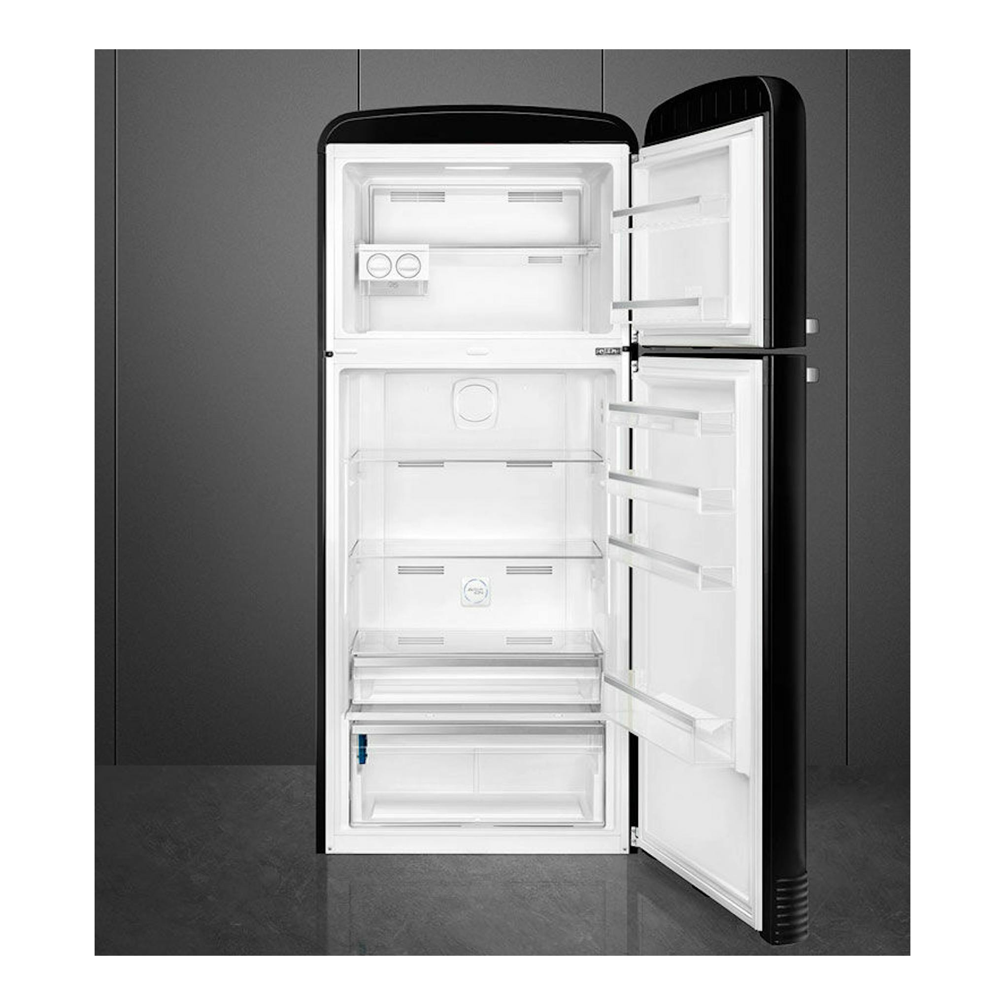 Frigorífico Smeg FAB50RBL5 negro de dos puertas, vista frontal con puertas abiertas e interior blanco.