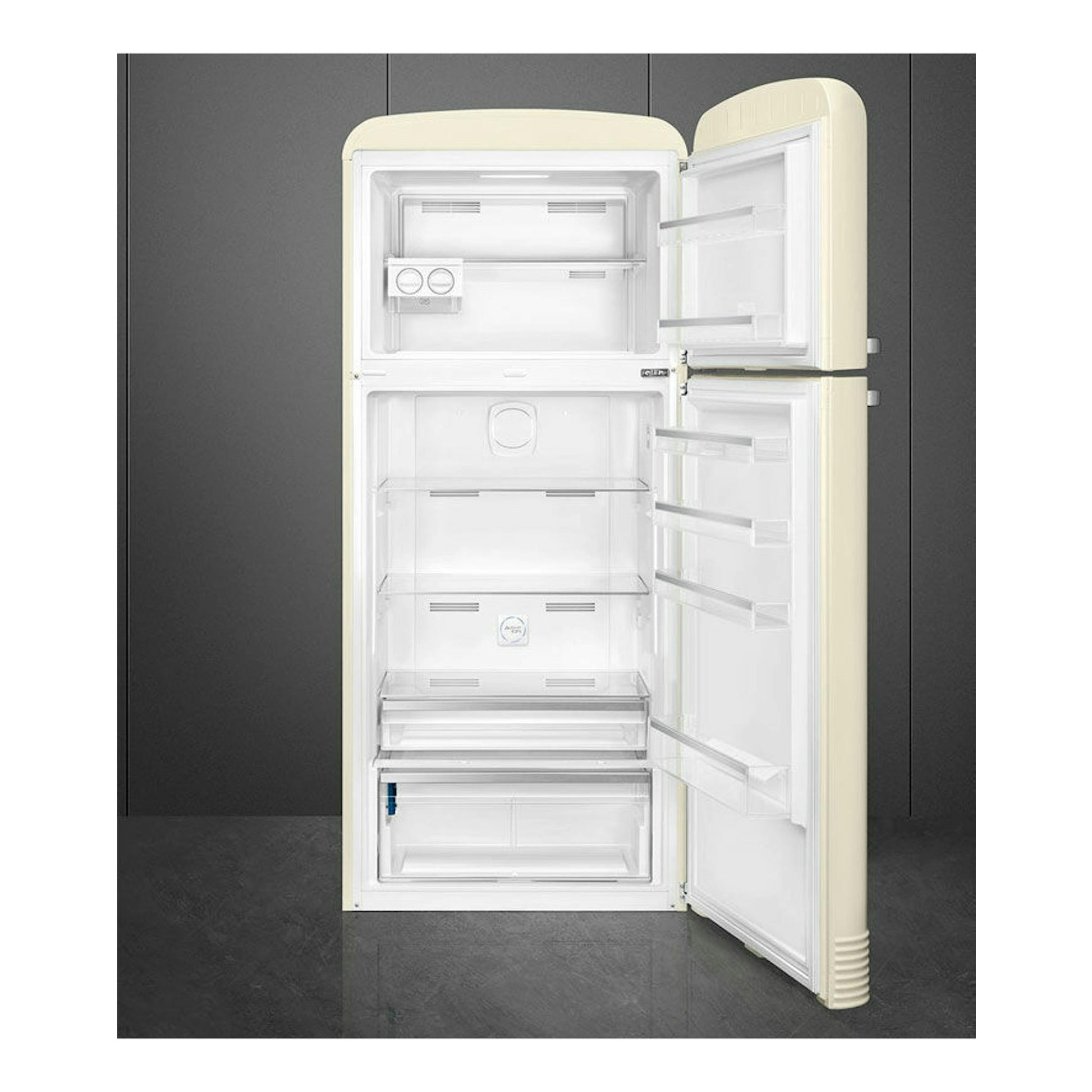 Frigorífico Smeg FAB50RCR5 crema, vista frontal con dos puertas abiertas y interior blanco.