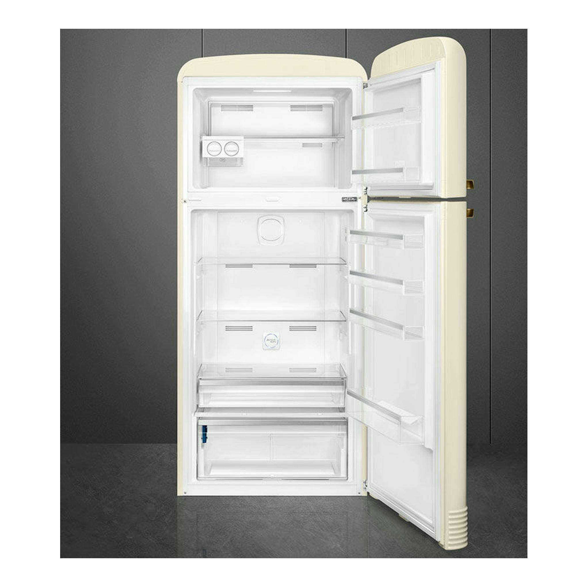 Frigorífico Smeg FAB50RCRB5 crema, de dos puertas, vista frontal con puertas abiertas.