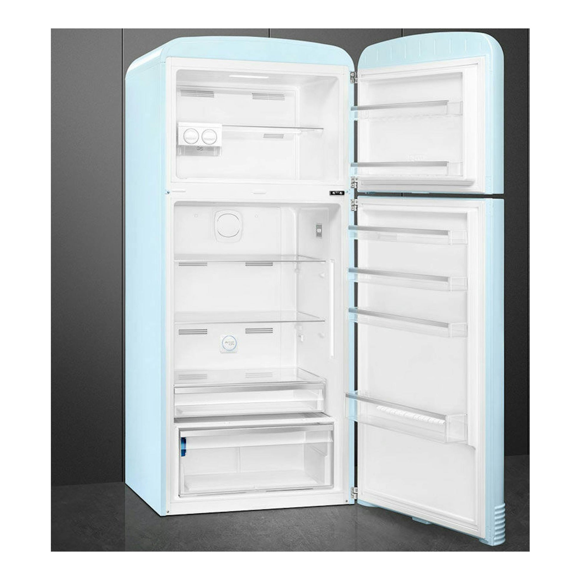 Frigorífico Smeg FAB50RPB5 azul, vista frontal con las dos puertas abiertas e interior blanco.