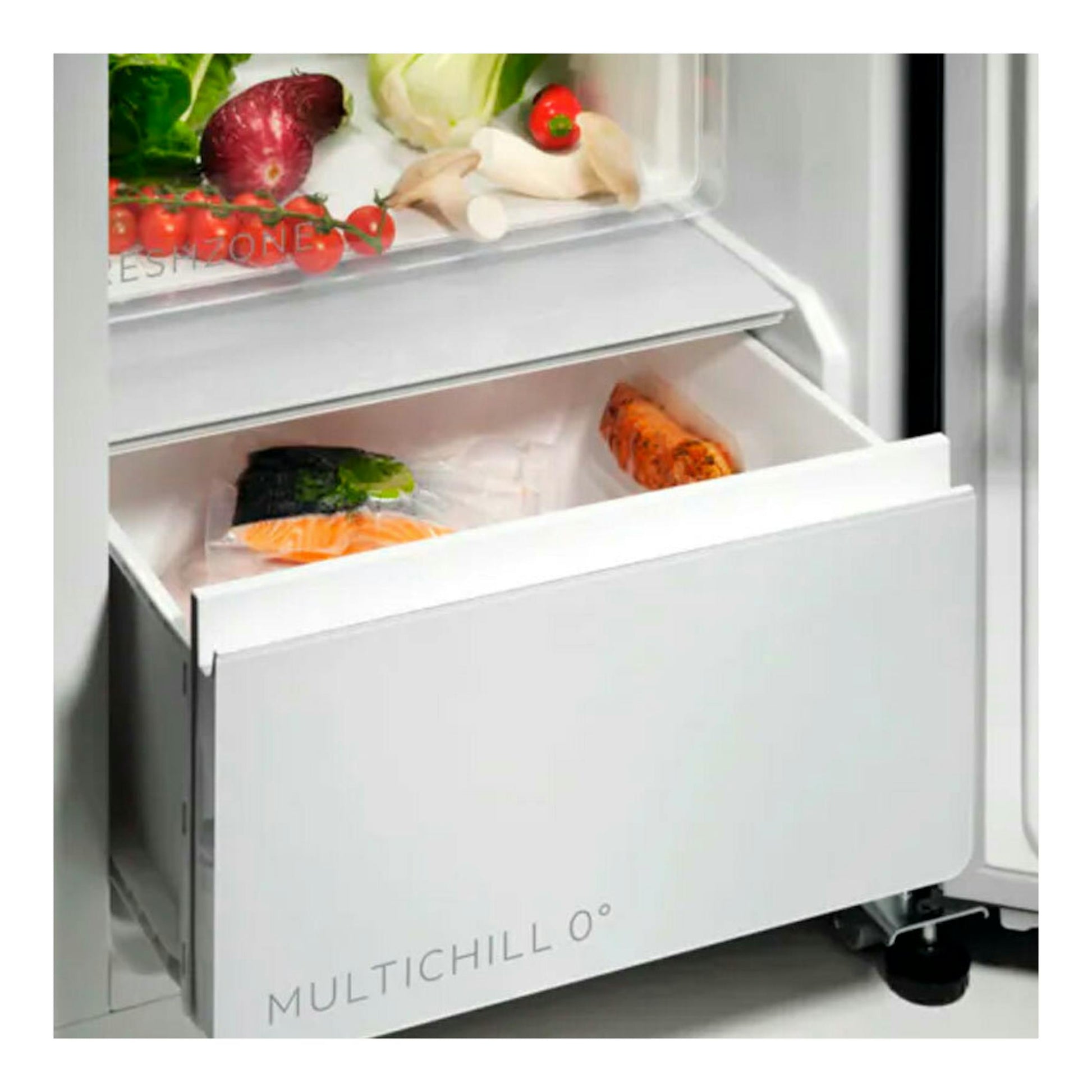 AEG ORX9V351DU, cajón Multichill 0° blanco abierto con pescado y verduras, vista frontal.