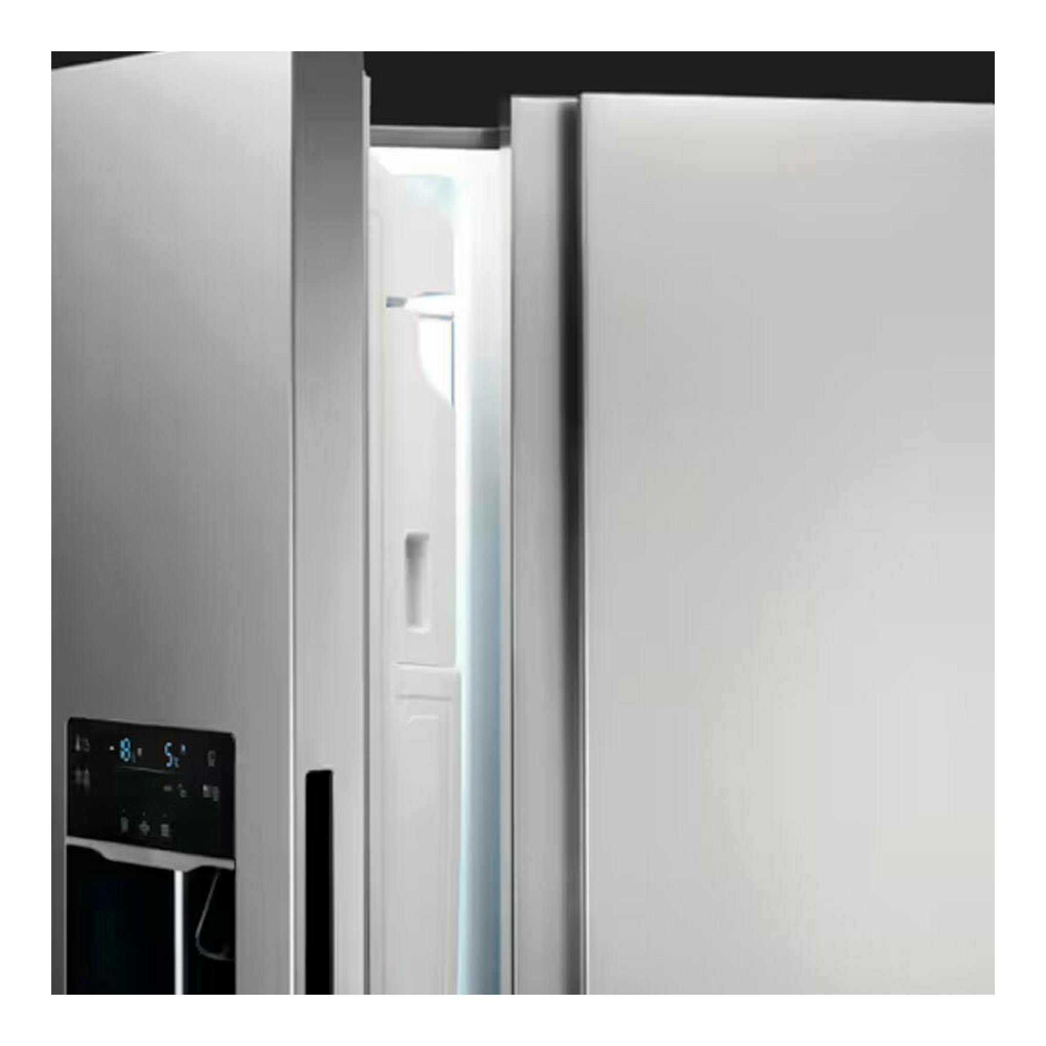 Frigorífico americano AEG ORX9V351DU inox, vista frontal parcial con puertas abiertas y panel negro.