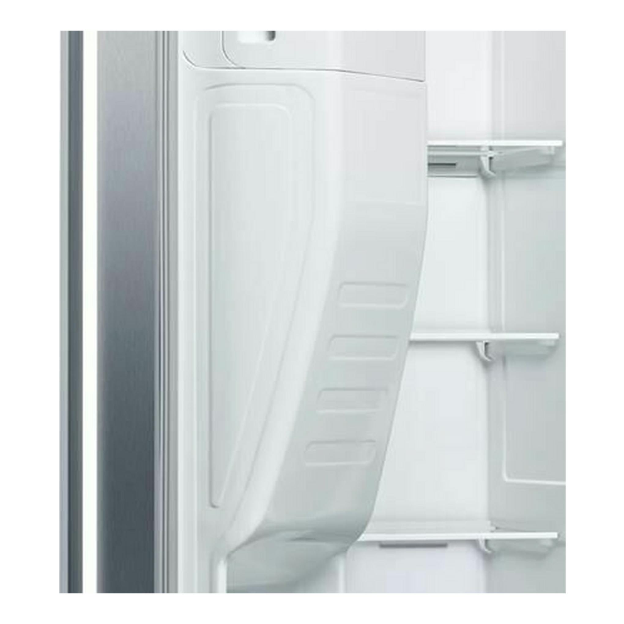 Frigorífico americano Bosch KAD93AIEP inox, vista parcial del interior blanco con estantes de la puerta abierta.