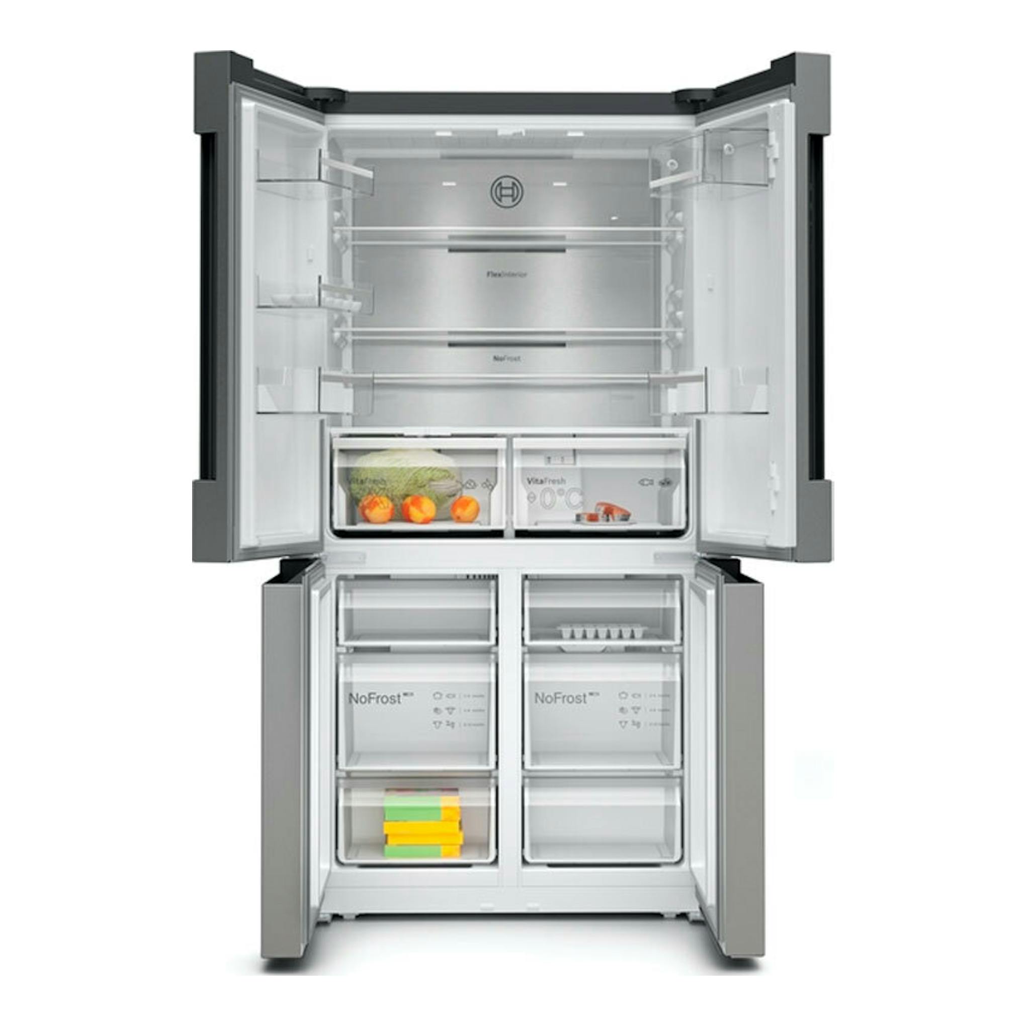 Frigorífico americano Bosch KFN96APEA inox, vista frontal abierta con puertas y cajones interiores visibles.