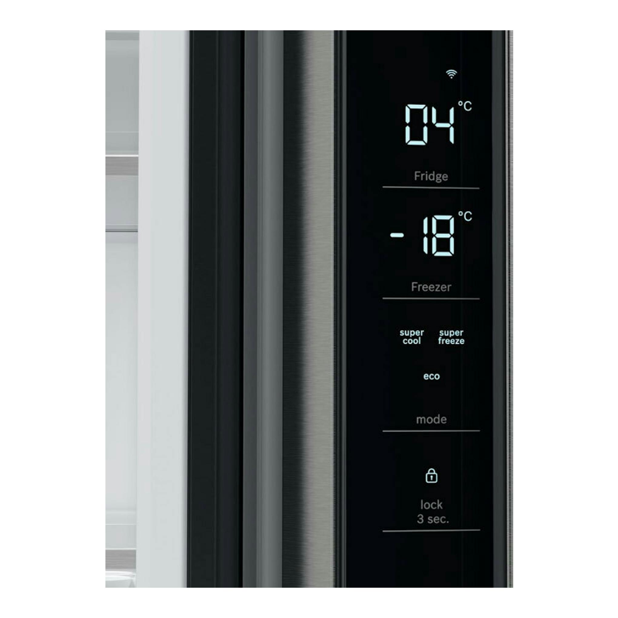Panel táctil de frigorífico americano Bosch KFN96APEA inox, vista frontal, con 4 °C y -18 °C en display.