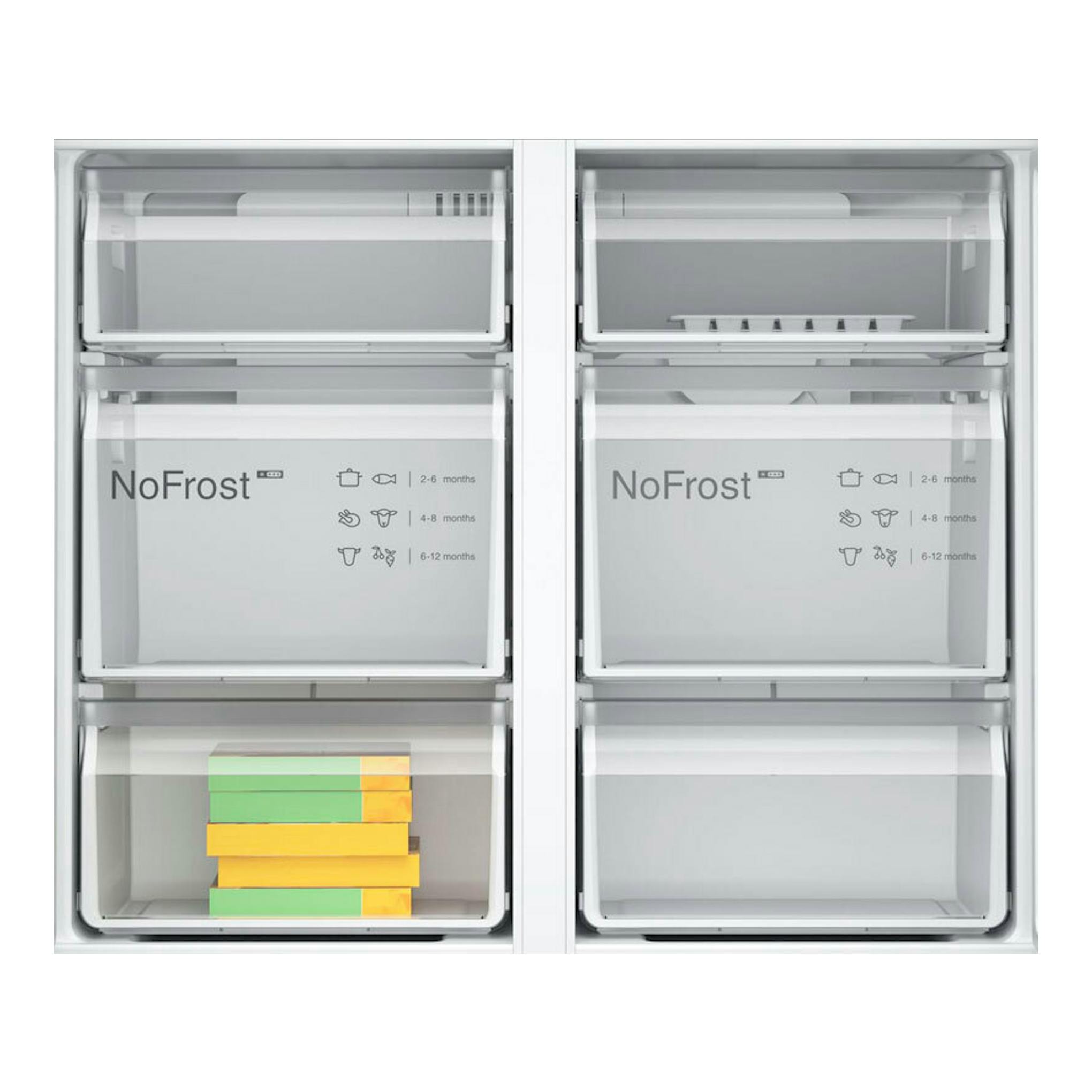Frigorífico americano Bosch KFN96APEA en vista frontal abierta, interior blanco con cajones NoFrost.