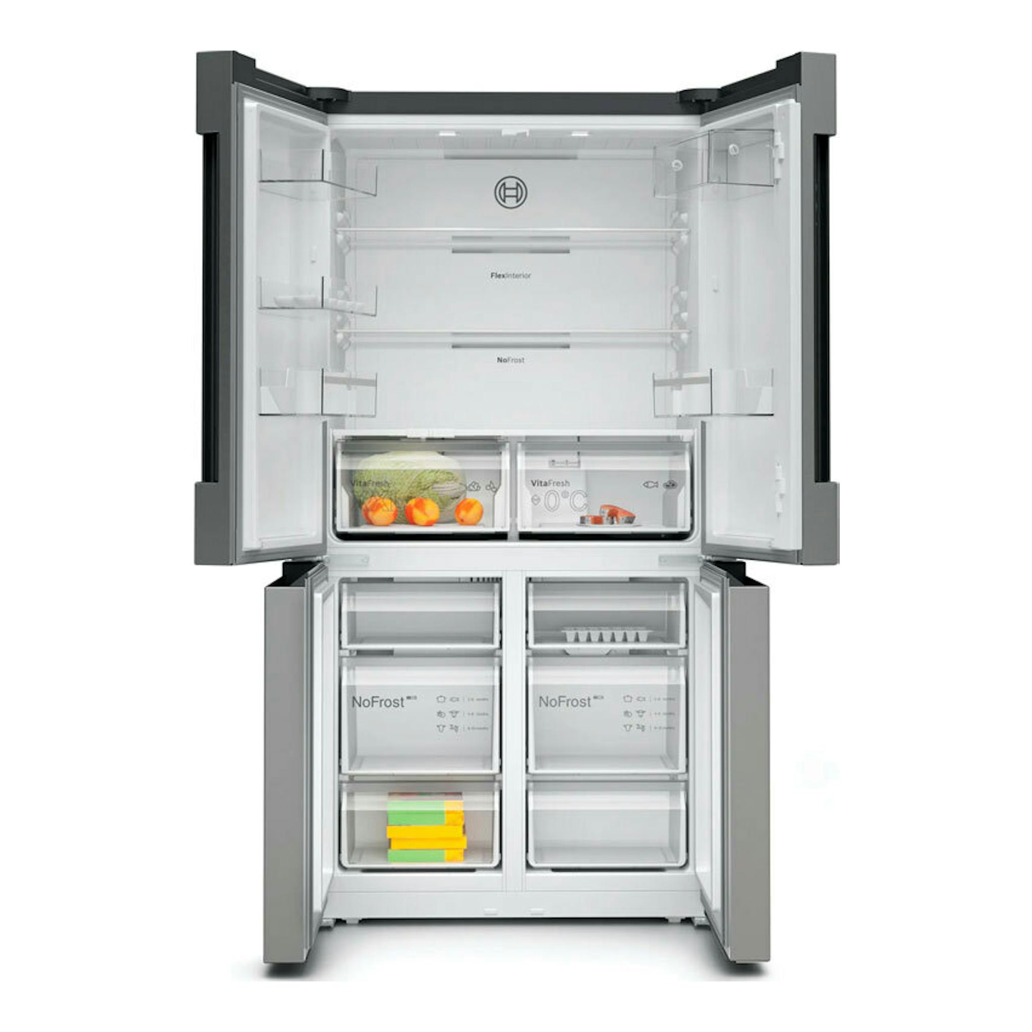 Frigorífico americano Bosch KFN96VPEA inox, vista frontal con las cuatro puertas abiertas y el interior visible.