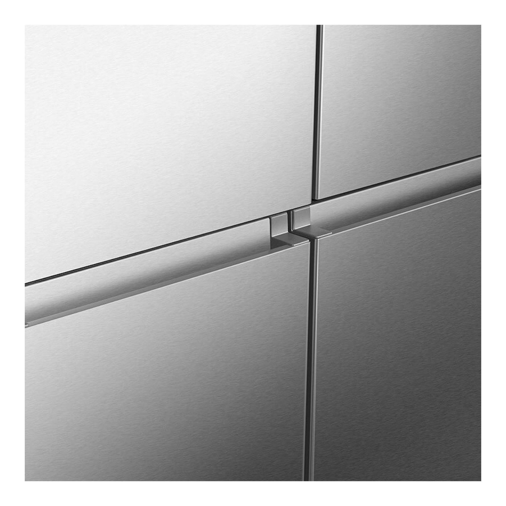 Frigorífico americano Hisense RQ5P470SEIE en inox, primer plano de las puertas.