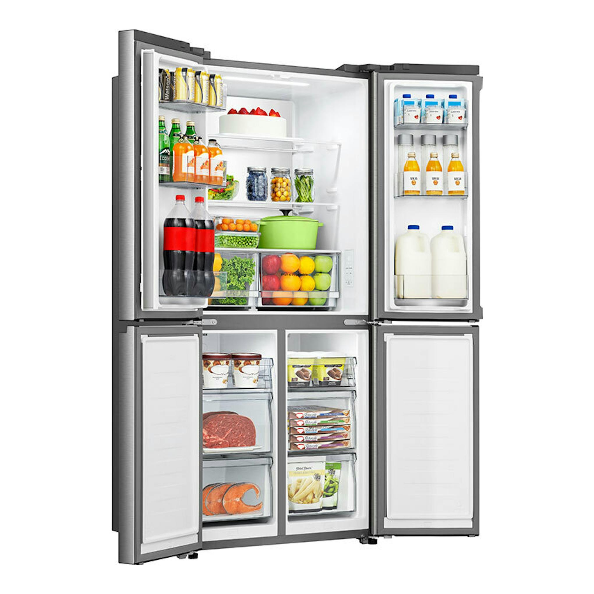 Frigorífico americano Hisense RQ5P470SETE, frontal, de cristal blanco, con cuatro puertas abiertas y estantes llenos.