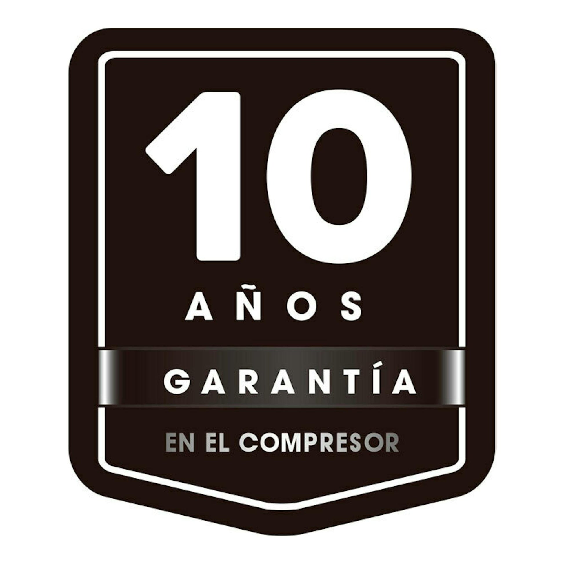 Distintivo negro con el texto “10 años de garantía en el compresor”.