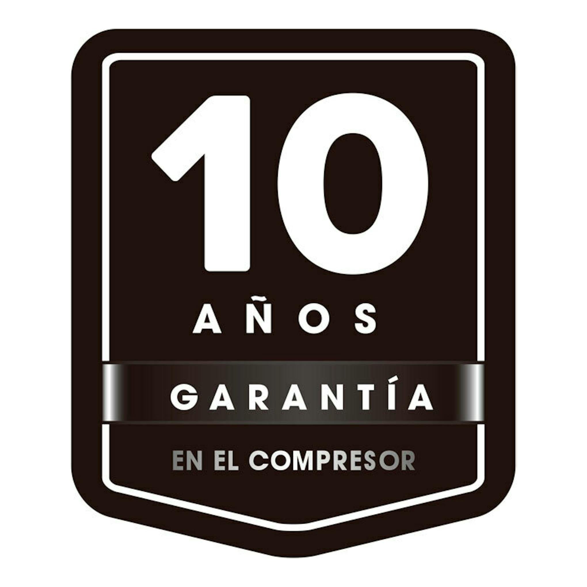 Distintivo negro con el texto “10 años de garantía en el compresor”.