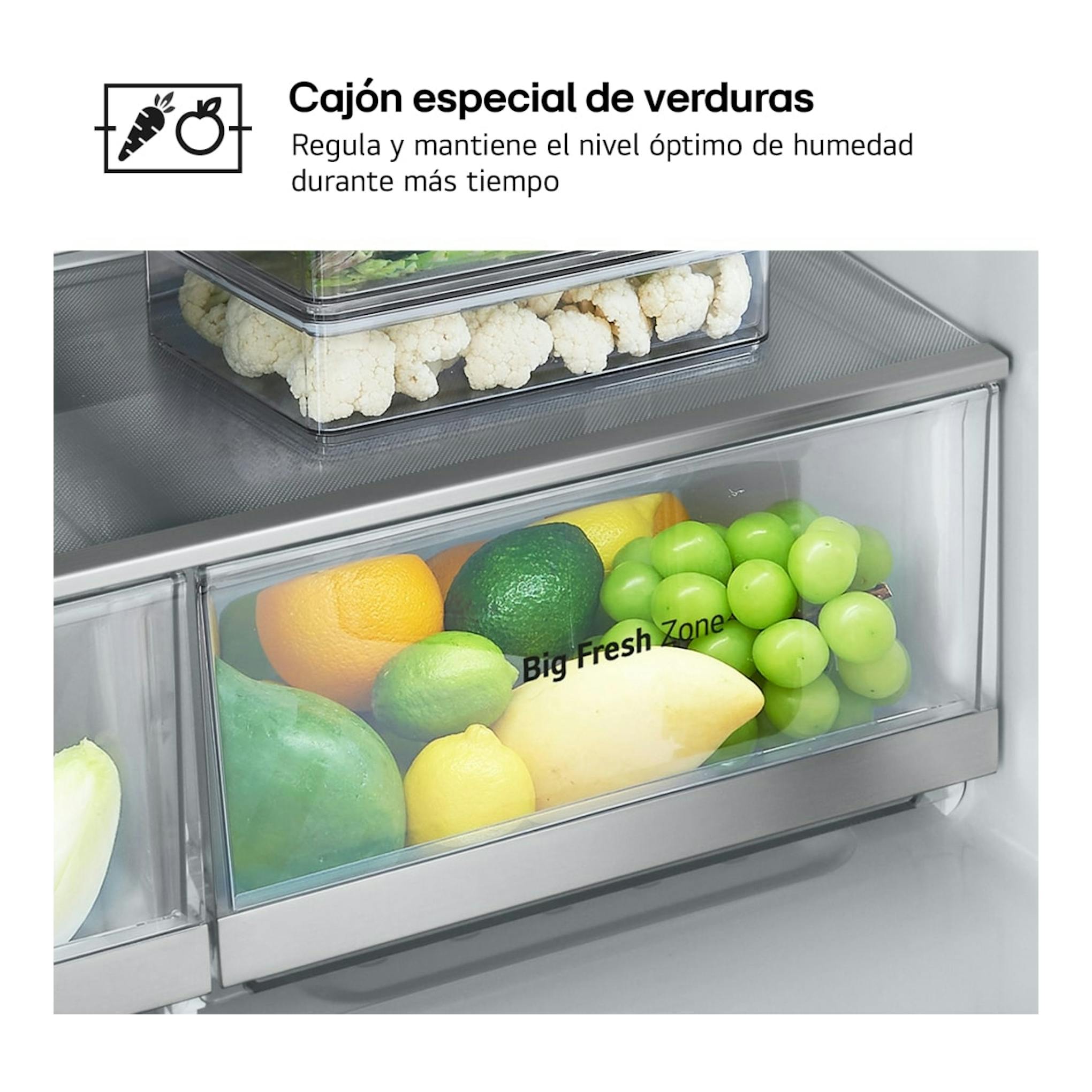 Primer plano del cajón de verduras Big Fresh Zone de un frigorífico LG GMG861MBAE, con frutas y coliflor.