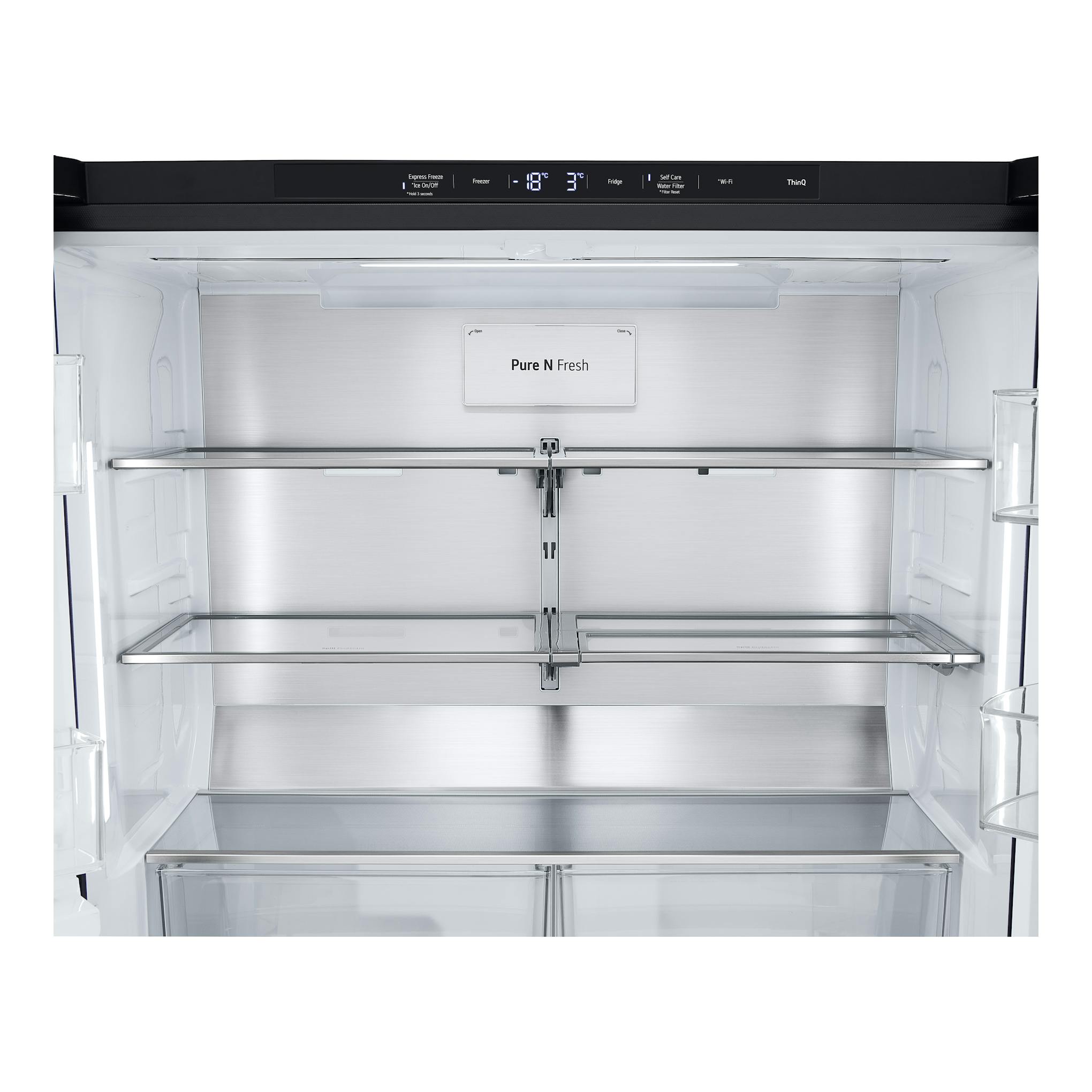 Interior de frigorífico americano LG GMG960EVJE, vista frontal abierta, acero inoxidable y baldas de cristal.