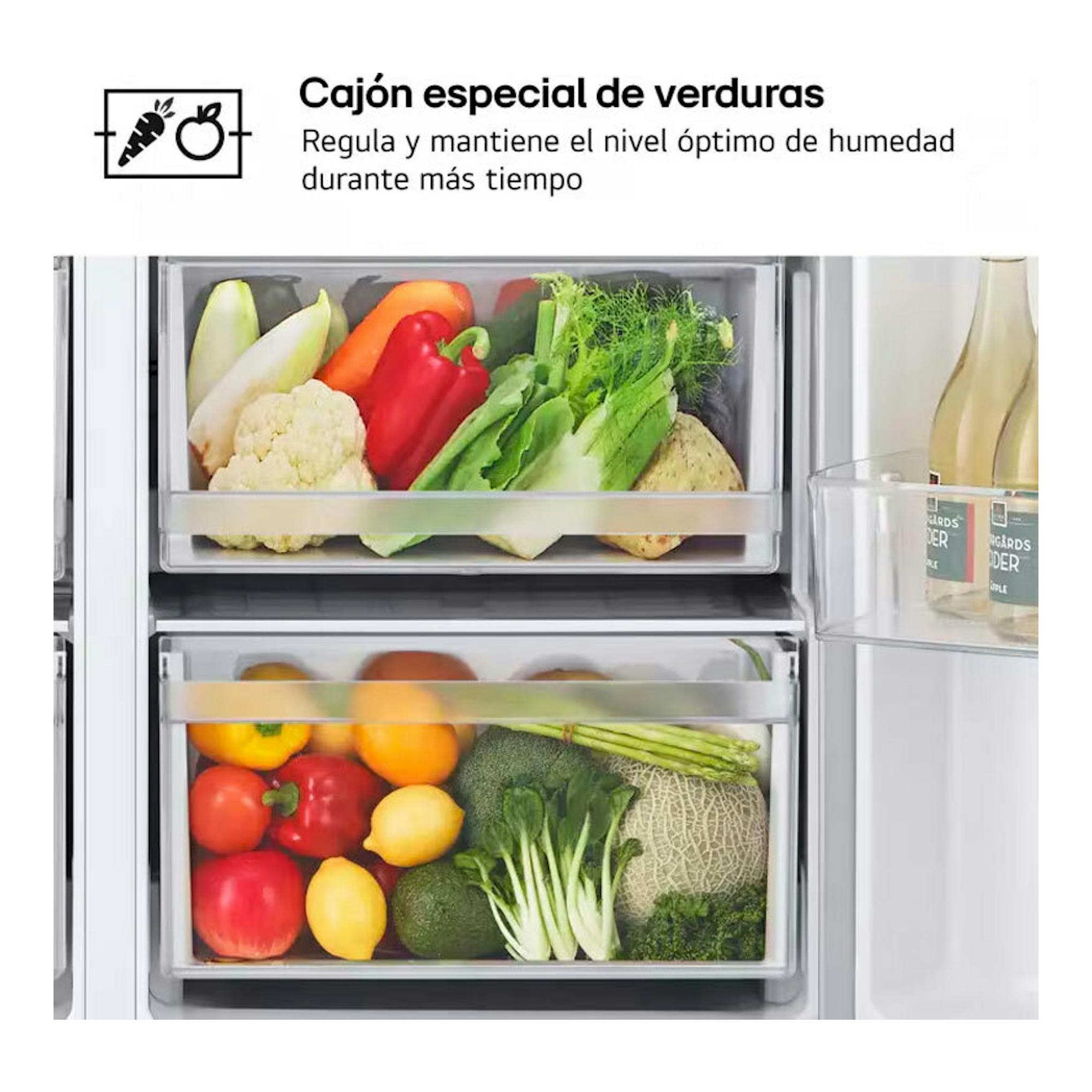 Frigorífico LG GSLC40PYPE con cajones de verduras llenos de hortalizas, vista frontal interior.