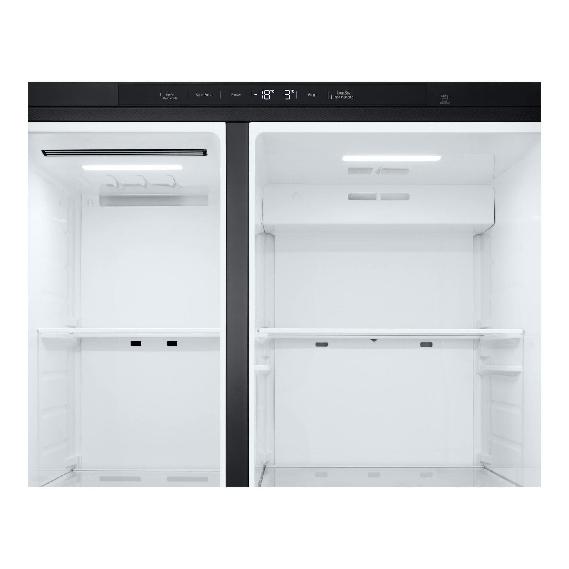 Frigorífico americano LG GSLC41EPPE, vista frontal interior abierta, blanco y negro, dos puertas.