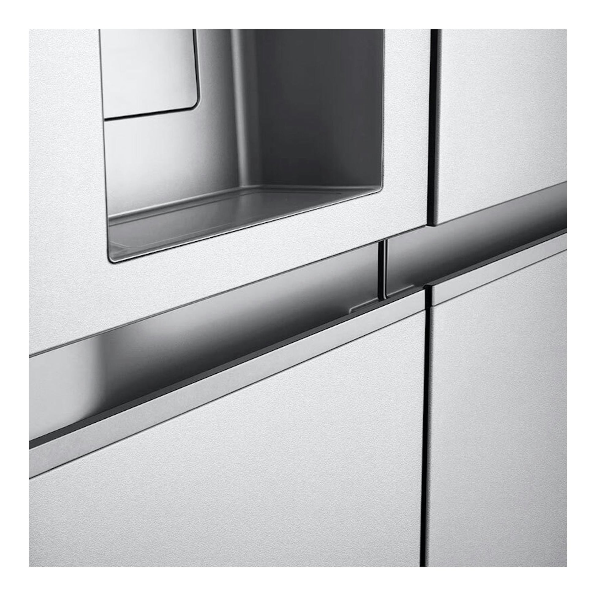 Frigorífico americano LG GSLE91MBAB inox, primer plano de puertas y dispensador en acero inoxidable.
