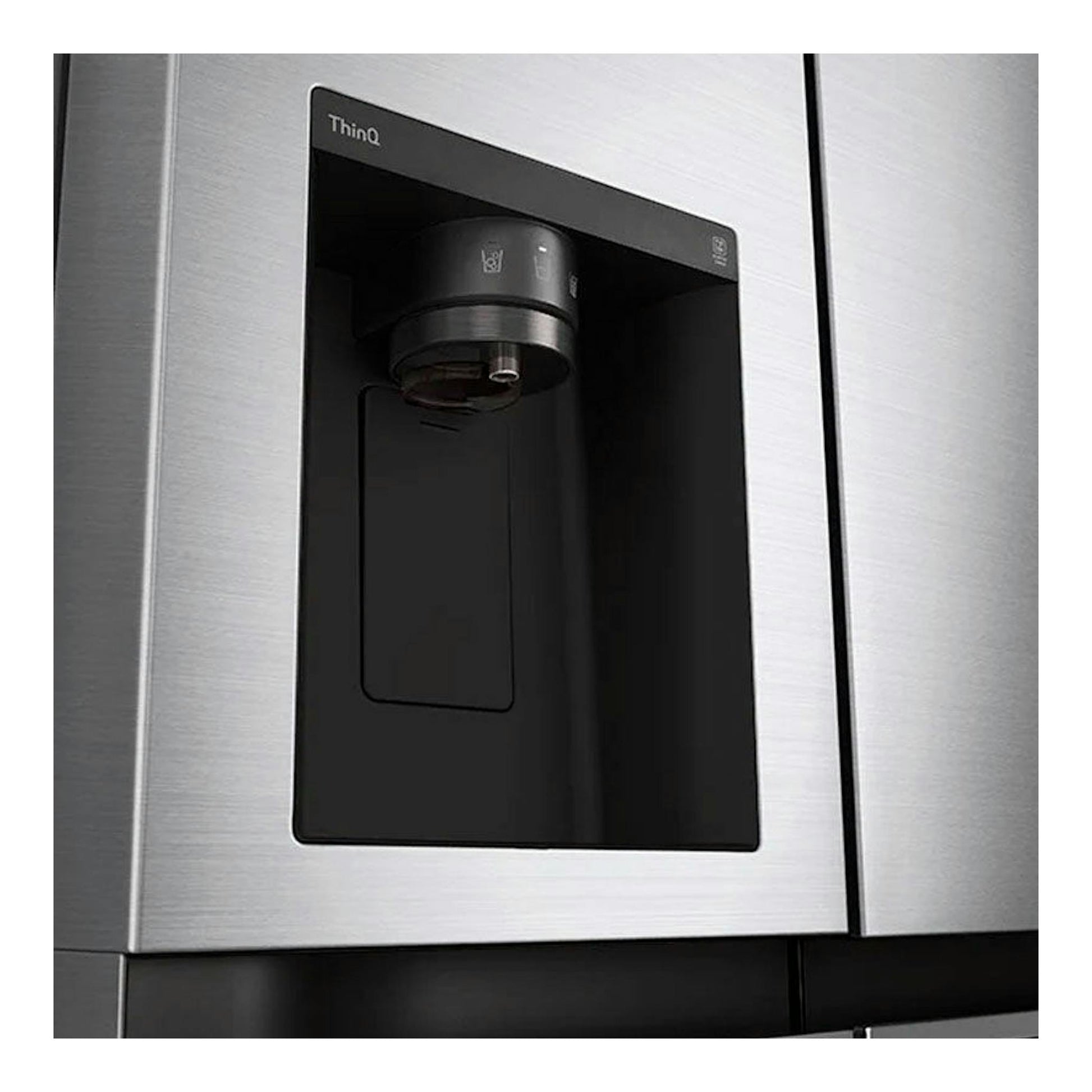 Primer plano del dispensador negro de un frigorífico americano LG GSLV70PZTD en acabado inox.
