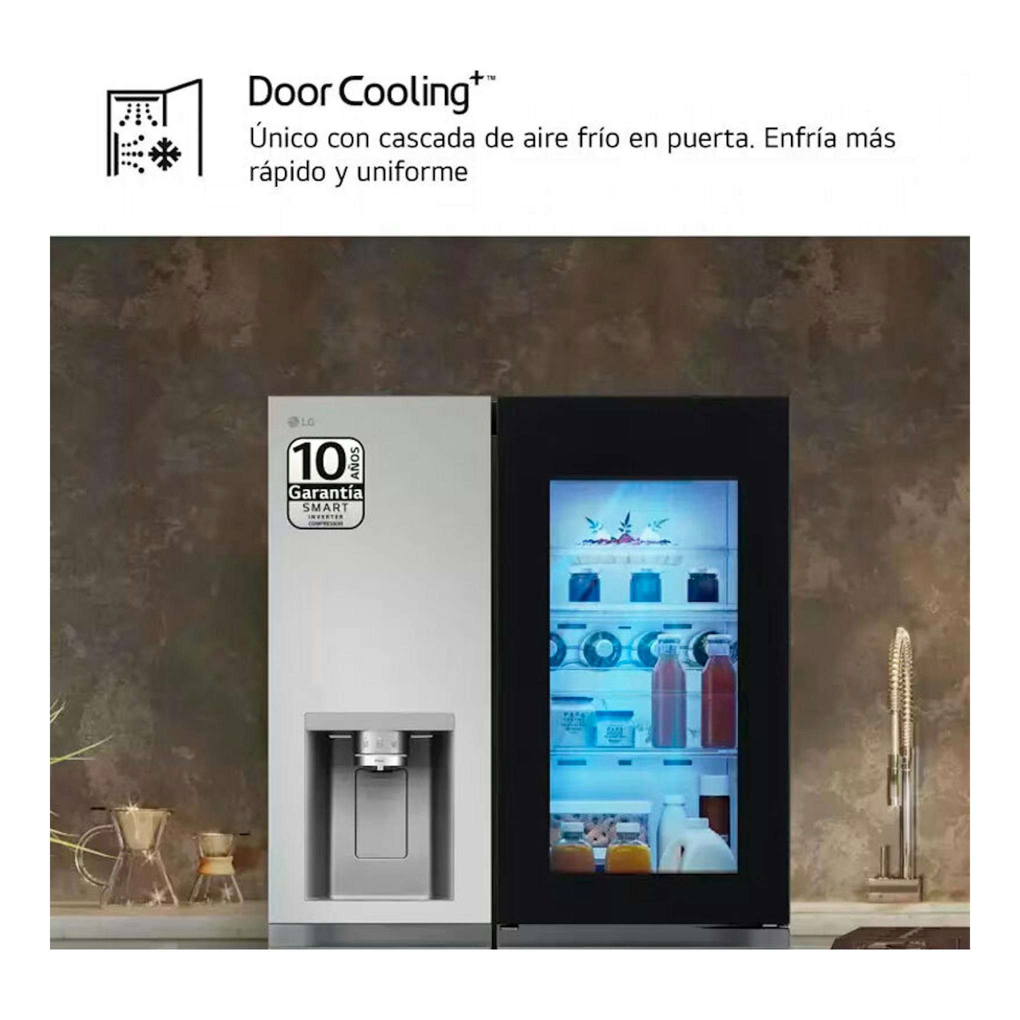 Frigorífico americano LG GSXE80PYBD inox, vista frontal, con dispensador y puerta negra con panel iluminado.