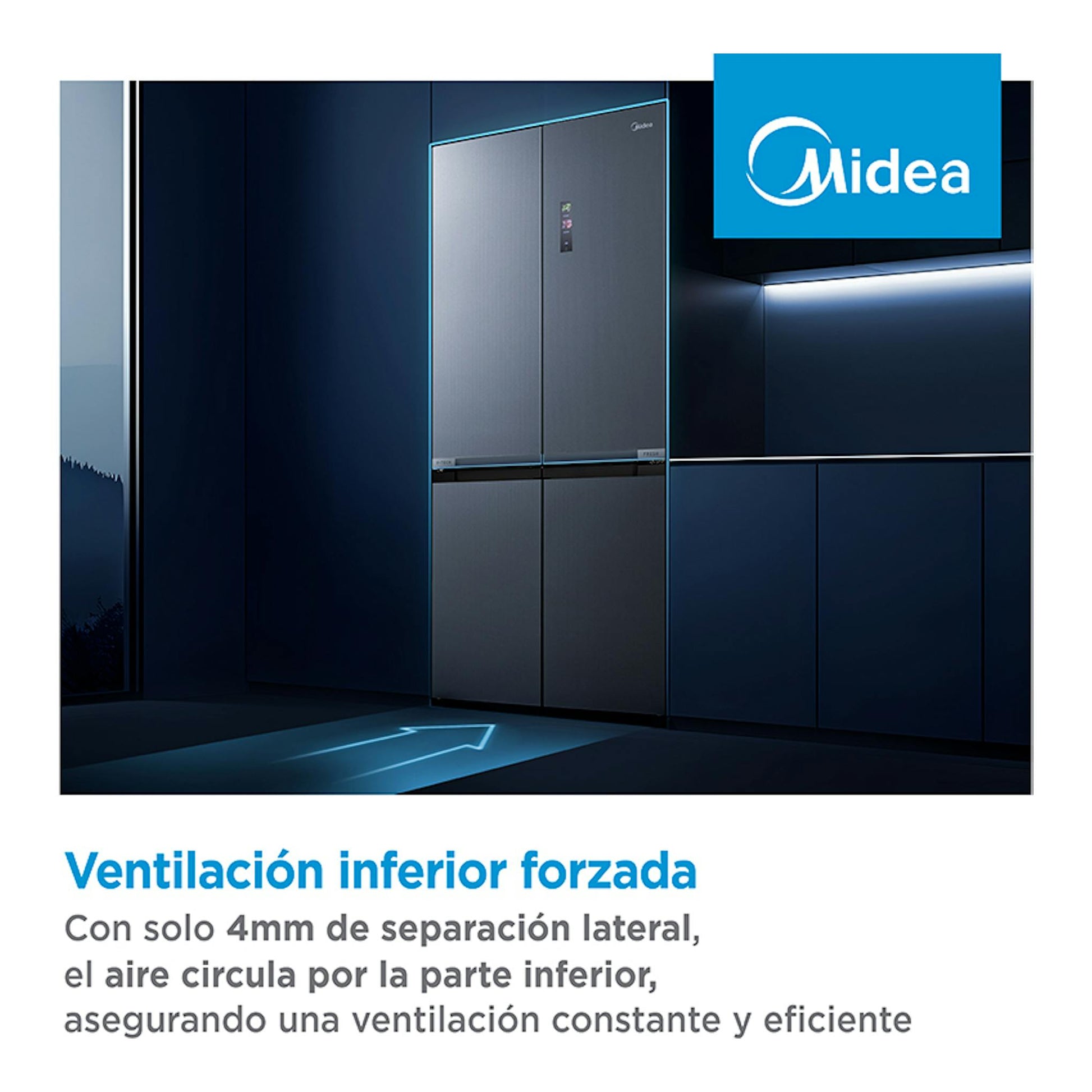 Frigorífico americano Midea MDRM706BIE70 gris, vista frontal, en cocina oscura con puertas dobles.