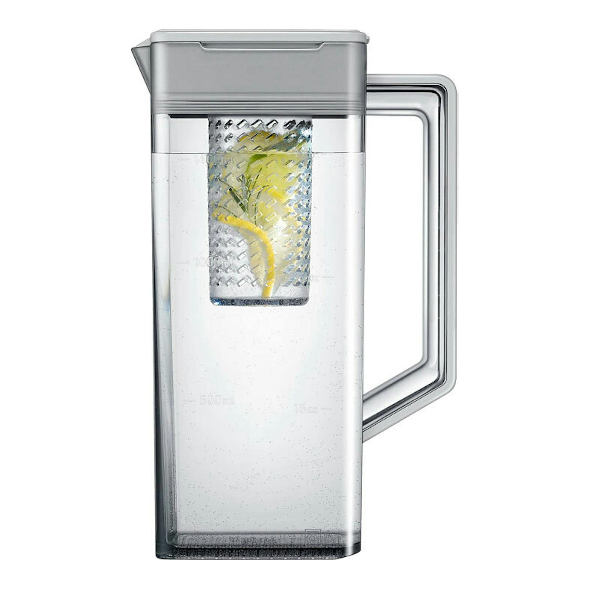 Jarra transparente con tapa gris y asa, con agua y rodajas de limón en su interior.