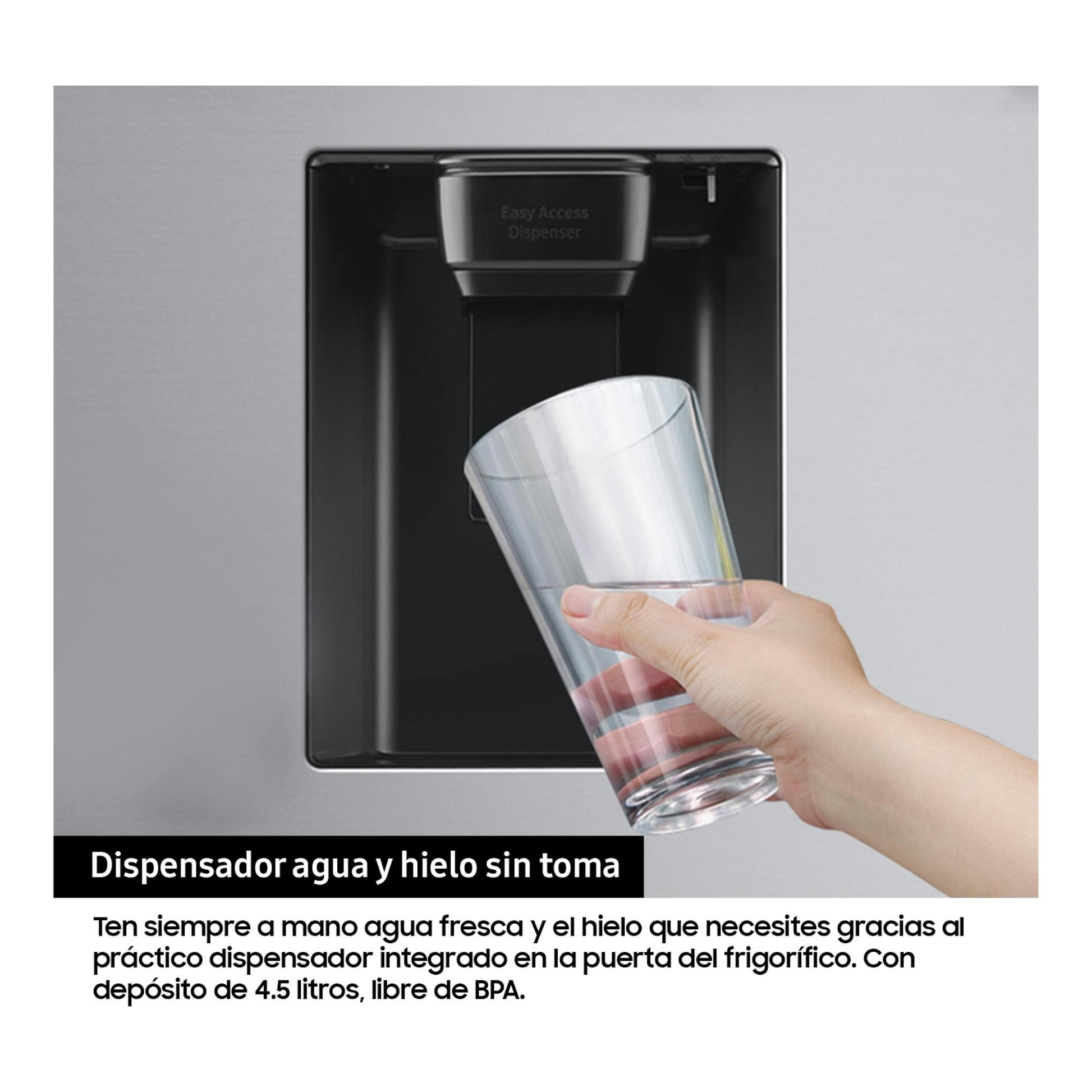 Samsung RS70F67KCTEF: dispensador negro de agua y hielo en la puerta, con una mano sosteniendo un vaso.